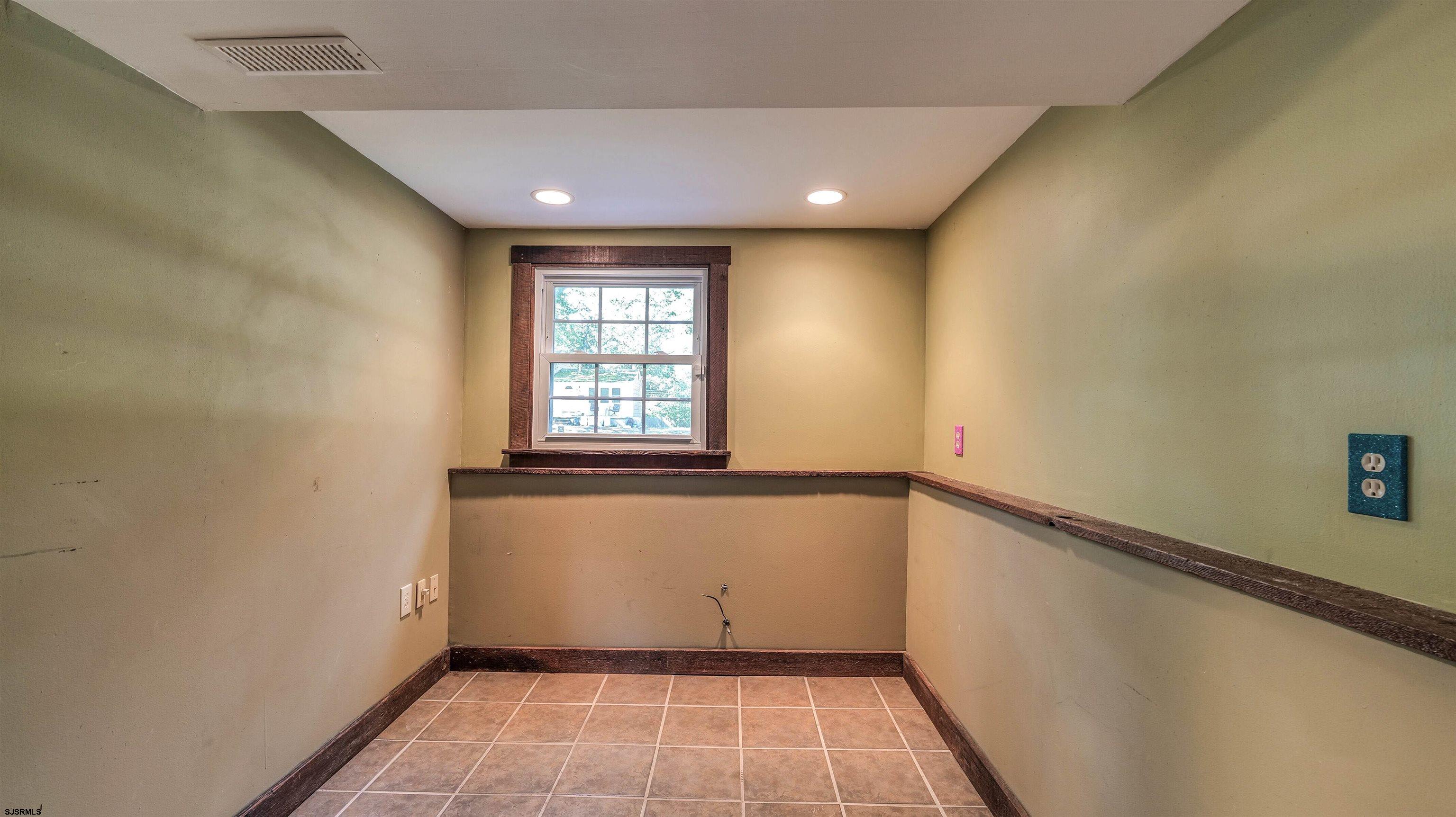 1110 Breakers Avenue