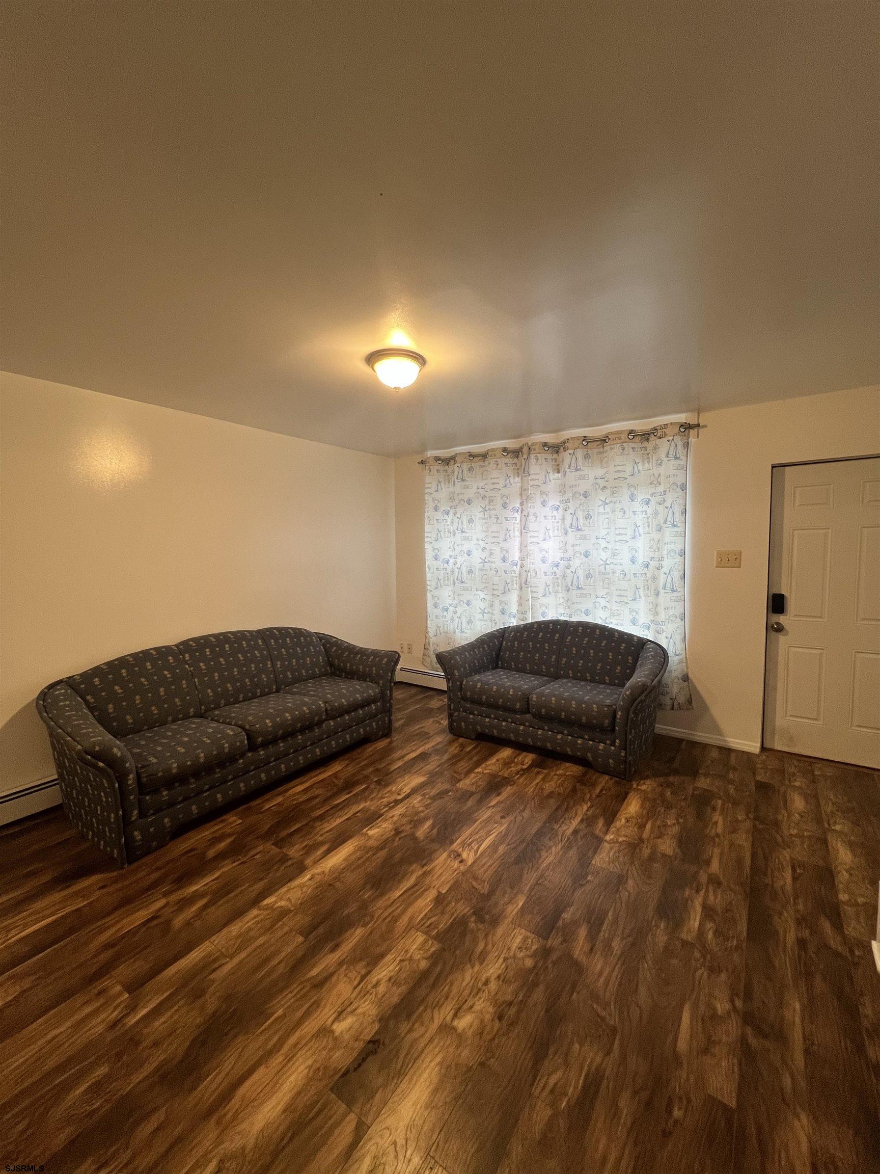 722 N Indiana Avenue - Picture 3