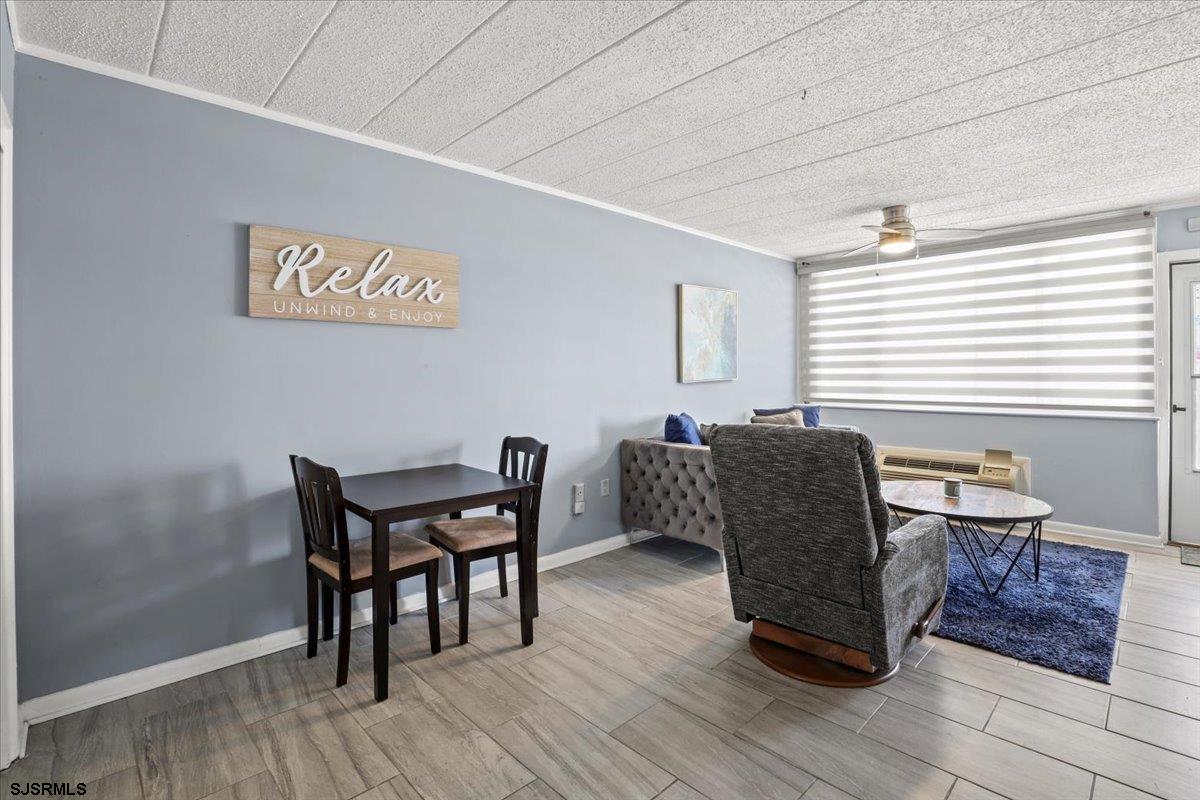 111 S Surrey Avenue - Picture 1