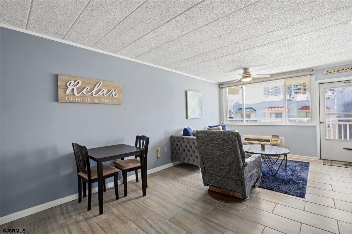 111 S Surrey Avenue - Picture 2