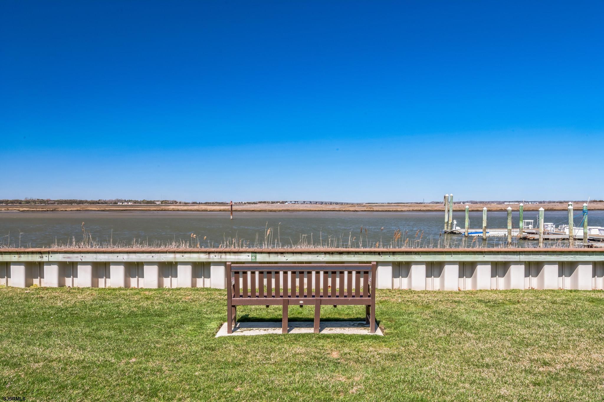100 Reef Dr - Picture 1