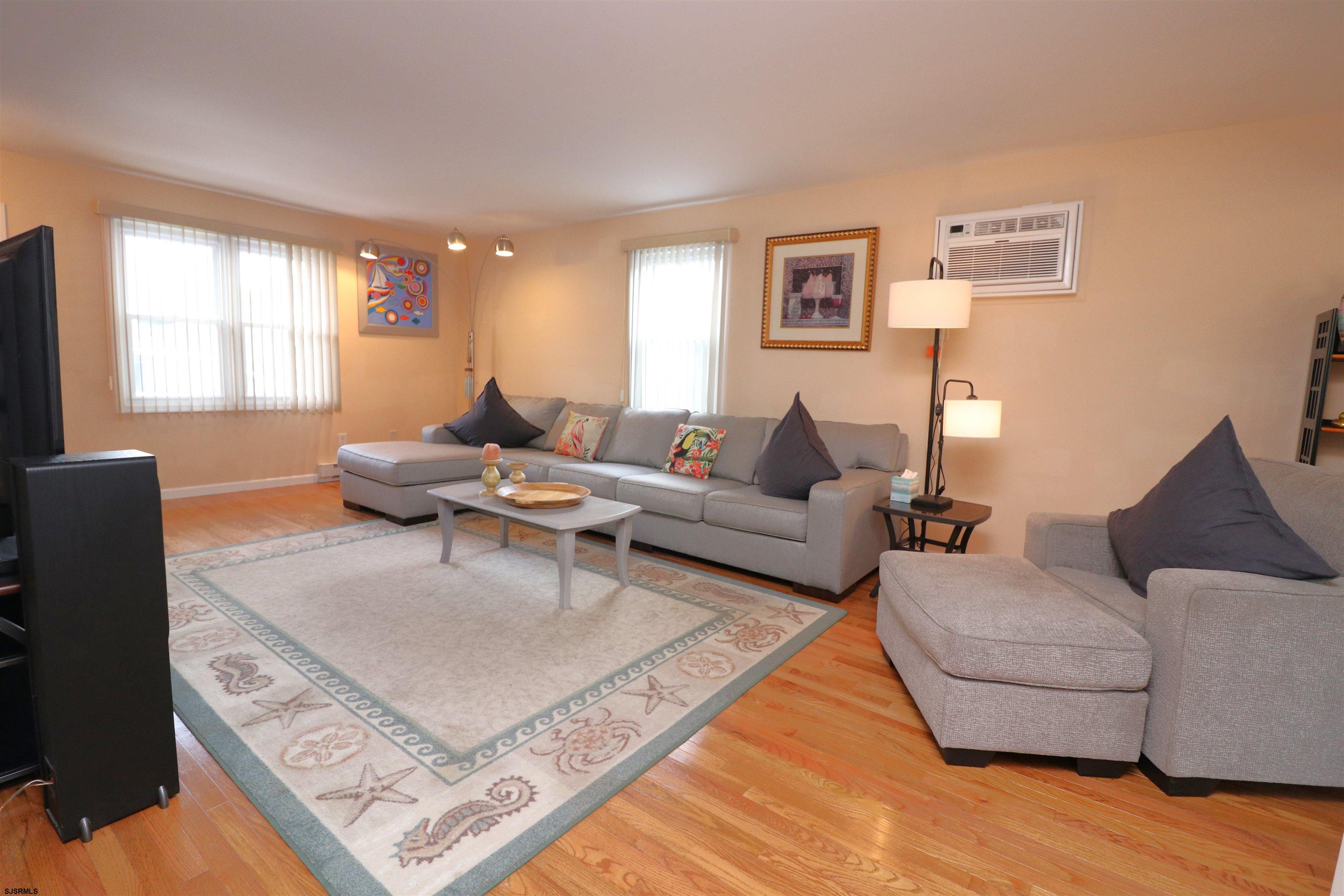 9709 Monmouth Avenue - Picture 1