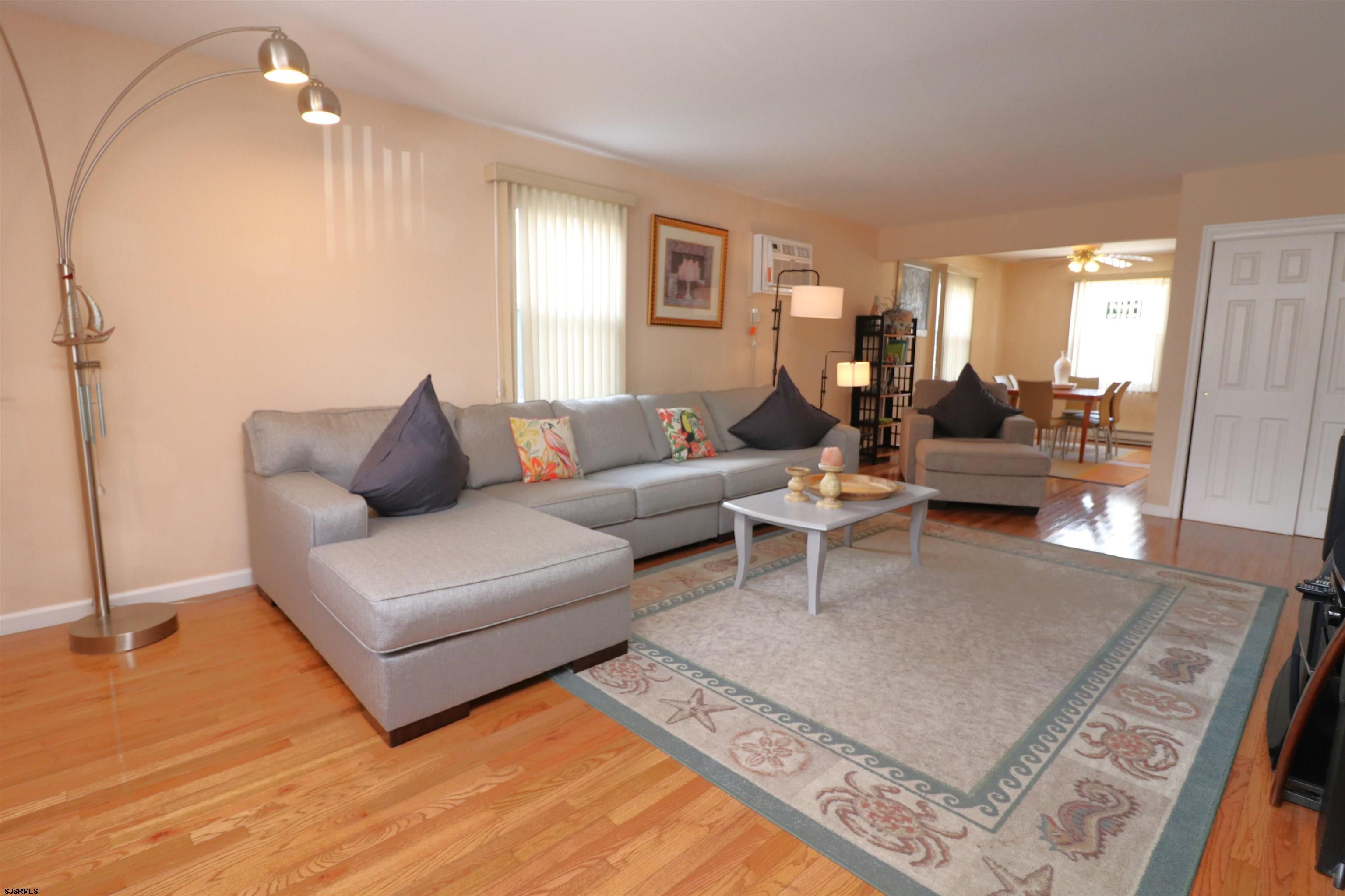 9709 Monmouth Avenue - Picture 2