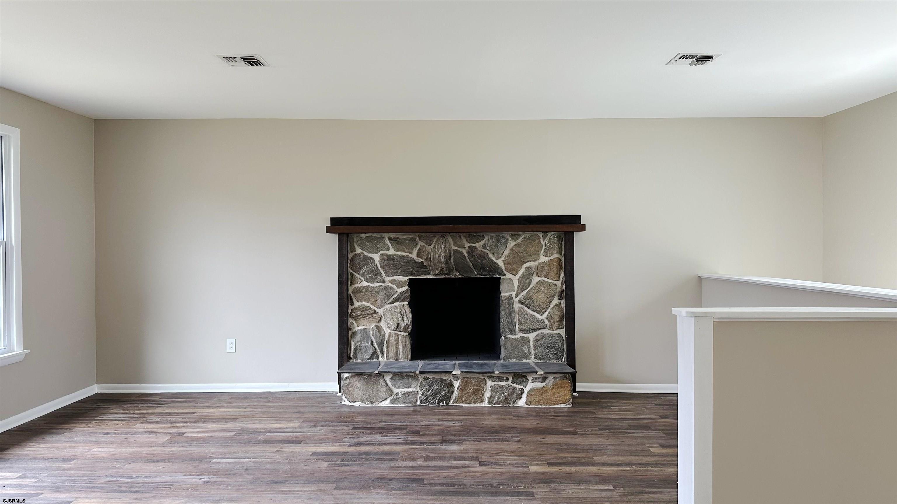 301 S Cambridge Ct - Picture 4