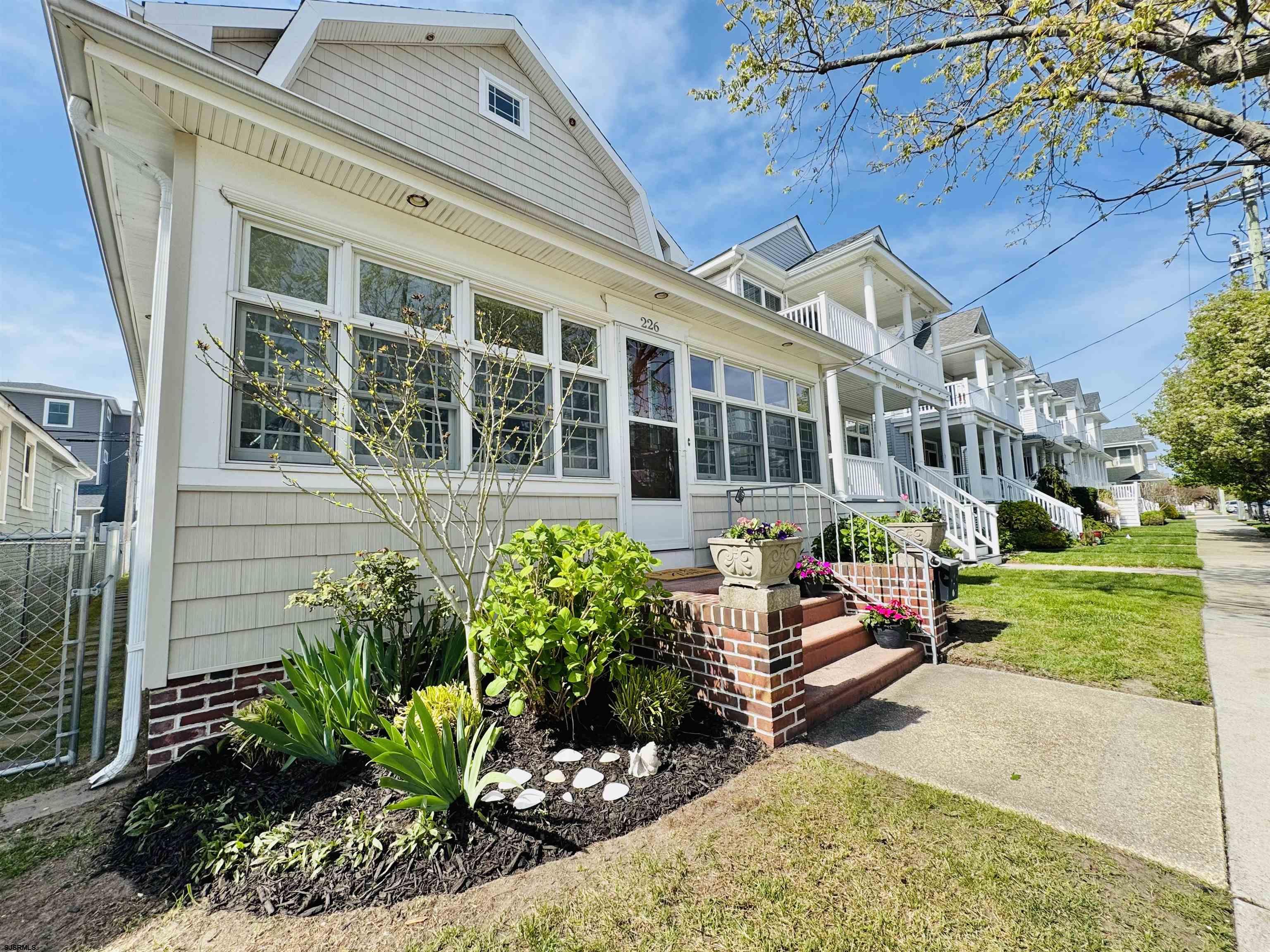 226 Asbury Avenue - Picture 2