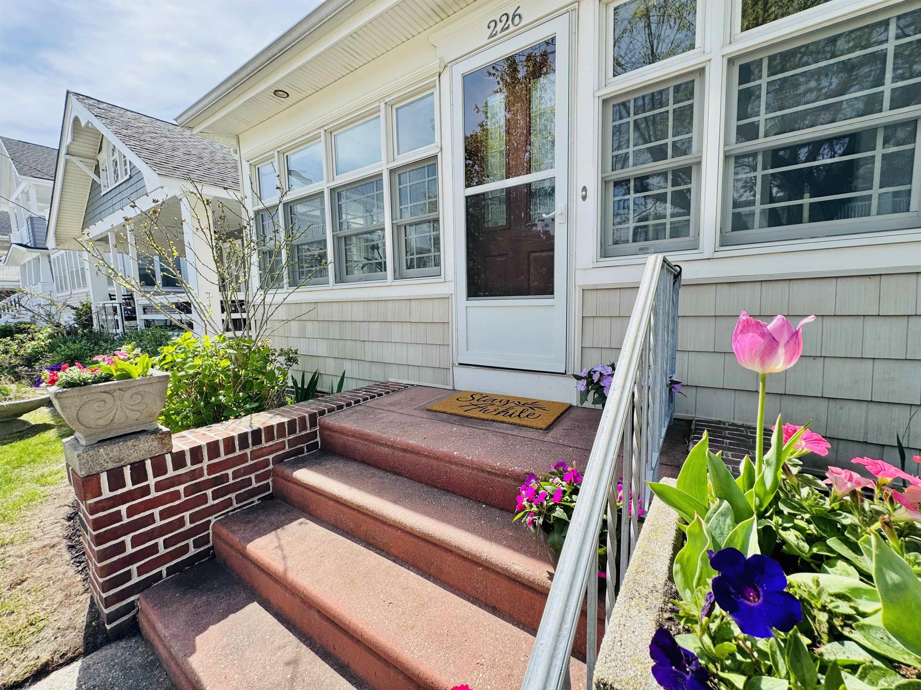 226 Asbury Avenue - Picture 3