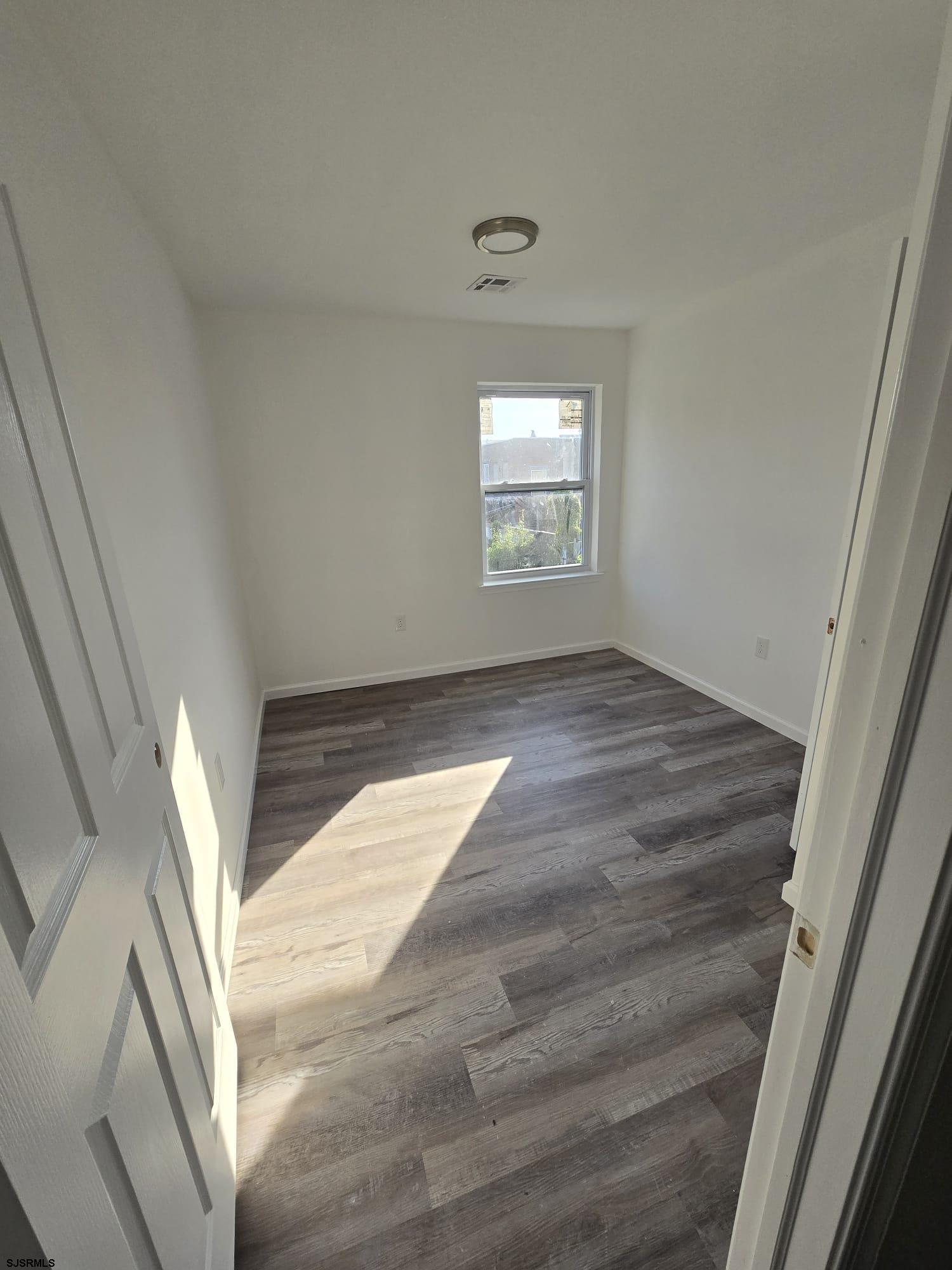 34 N Texas Avenue