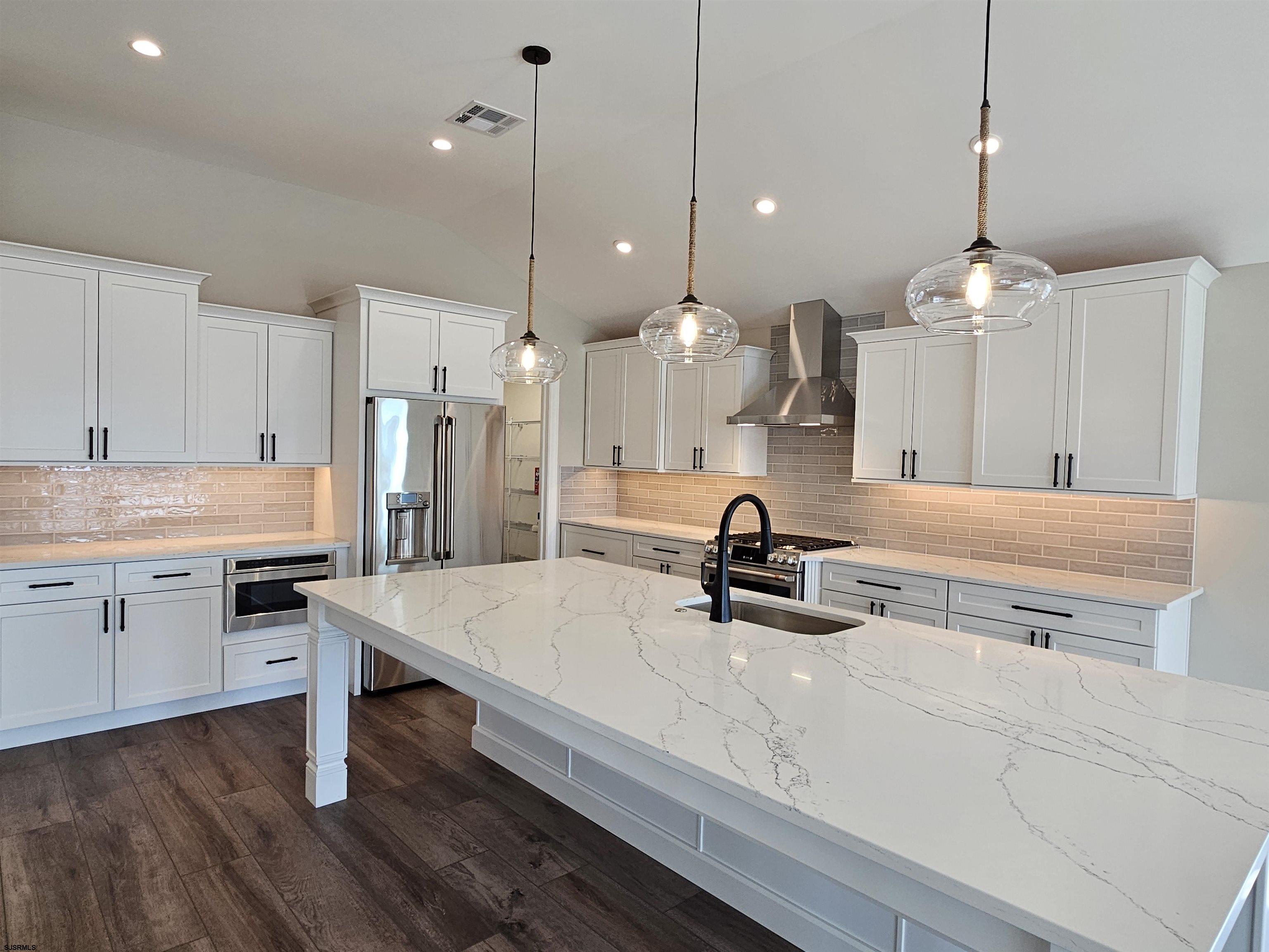 222 8th ST S