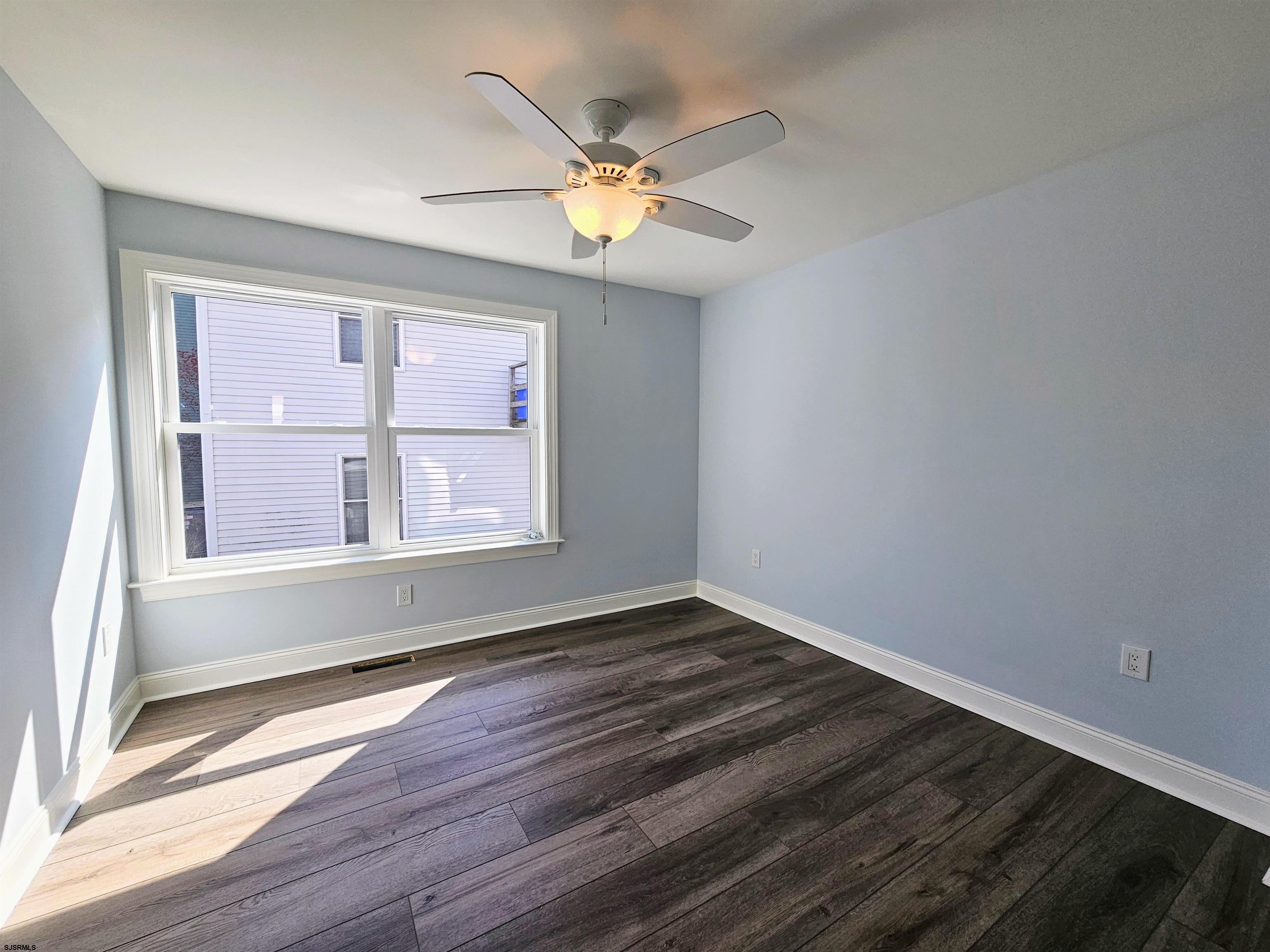 222 8th ST S - Picture 3