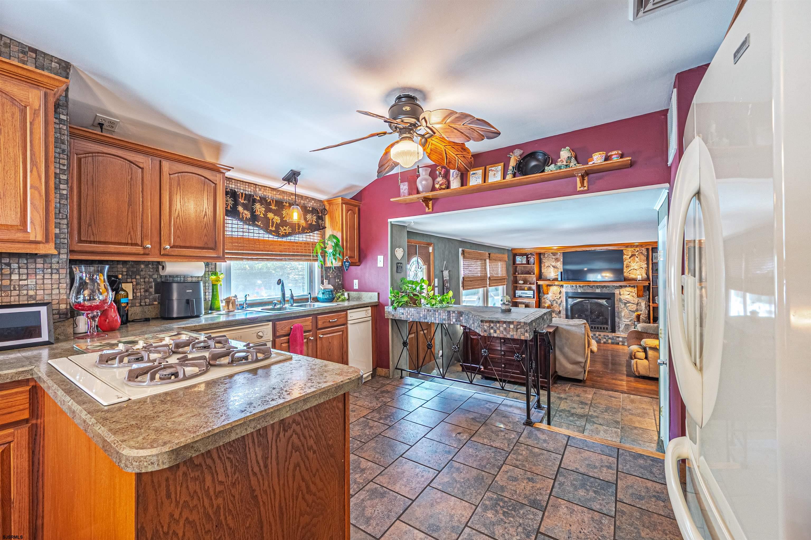 6 Holly Dr