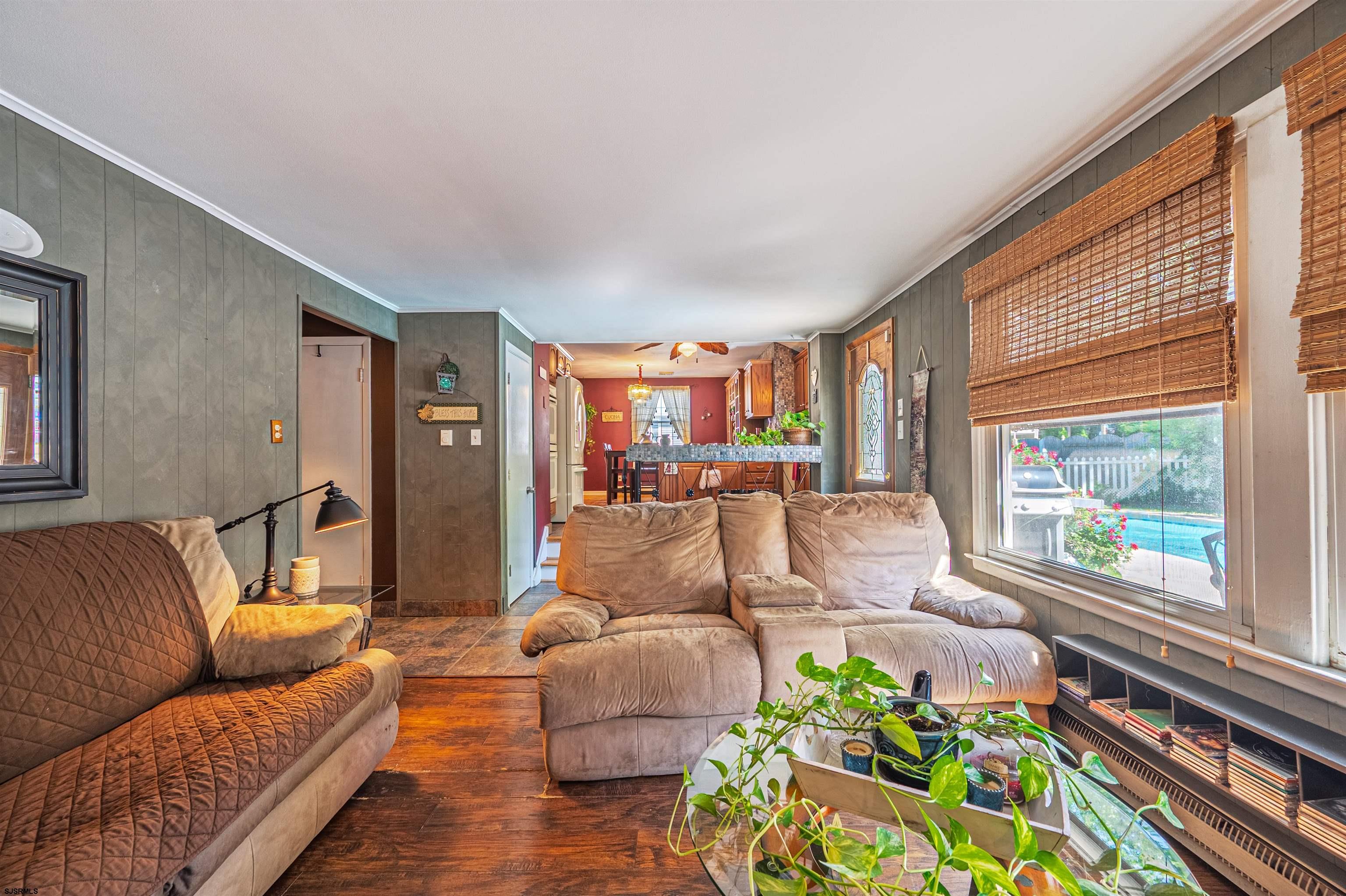 6 Holly Dr