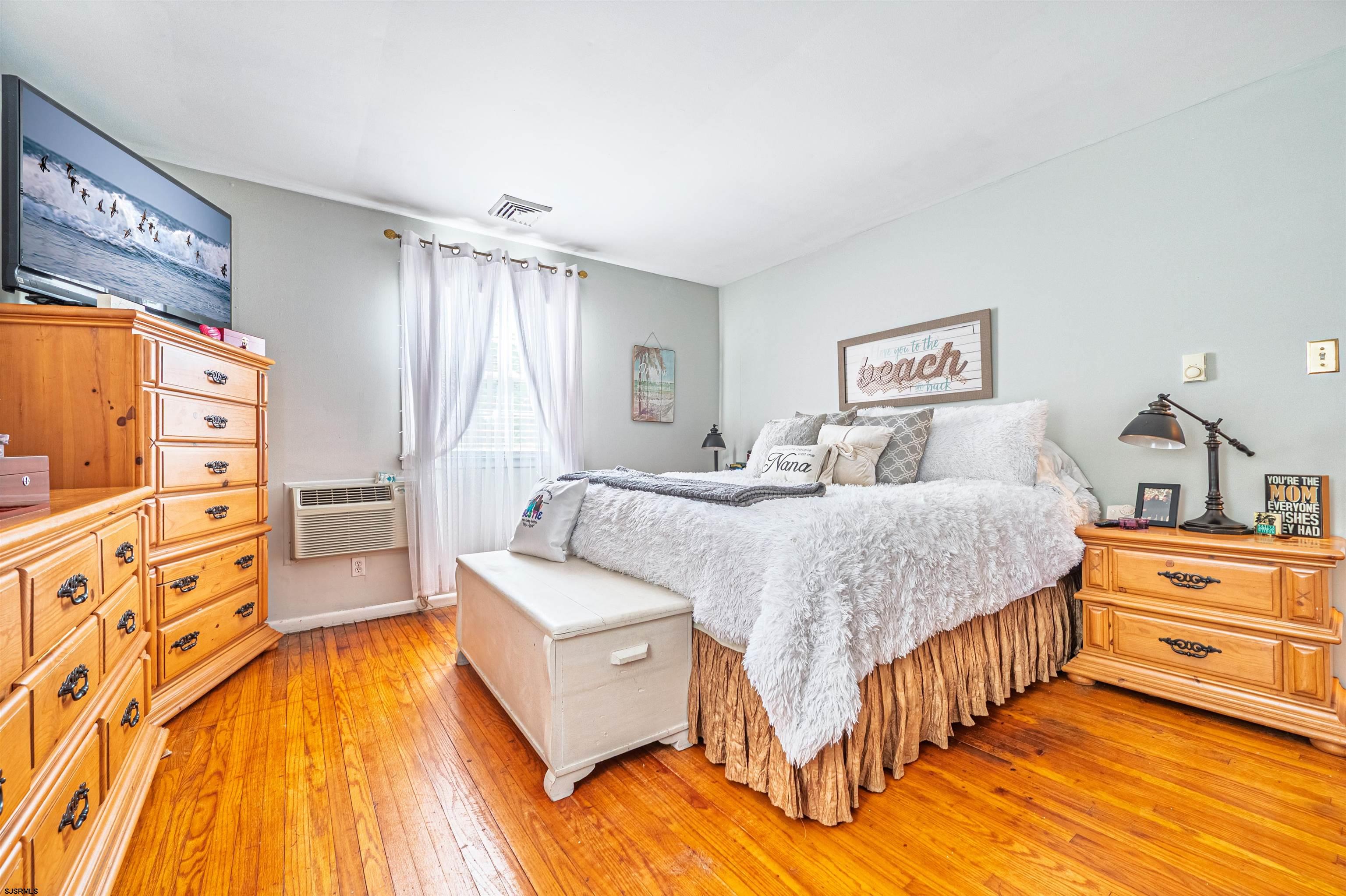 6 Holly Dr