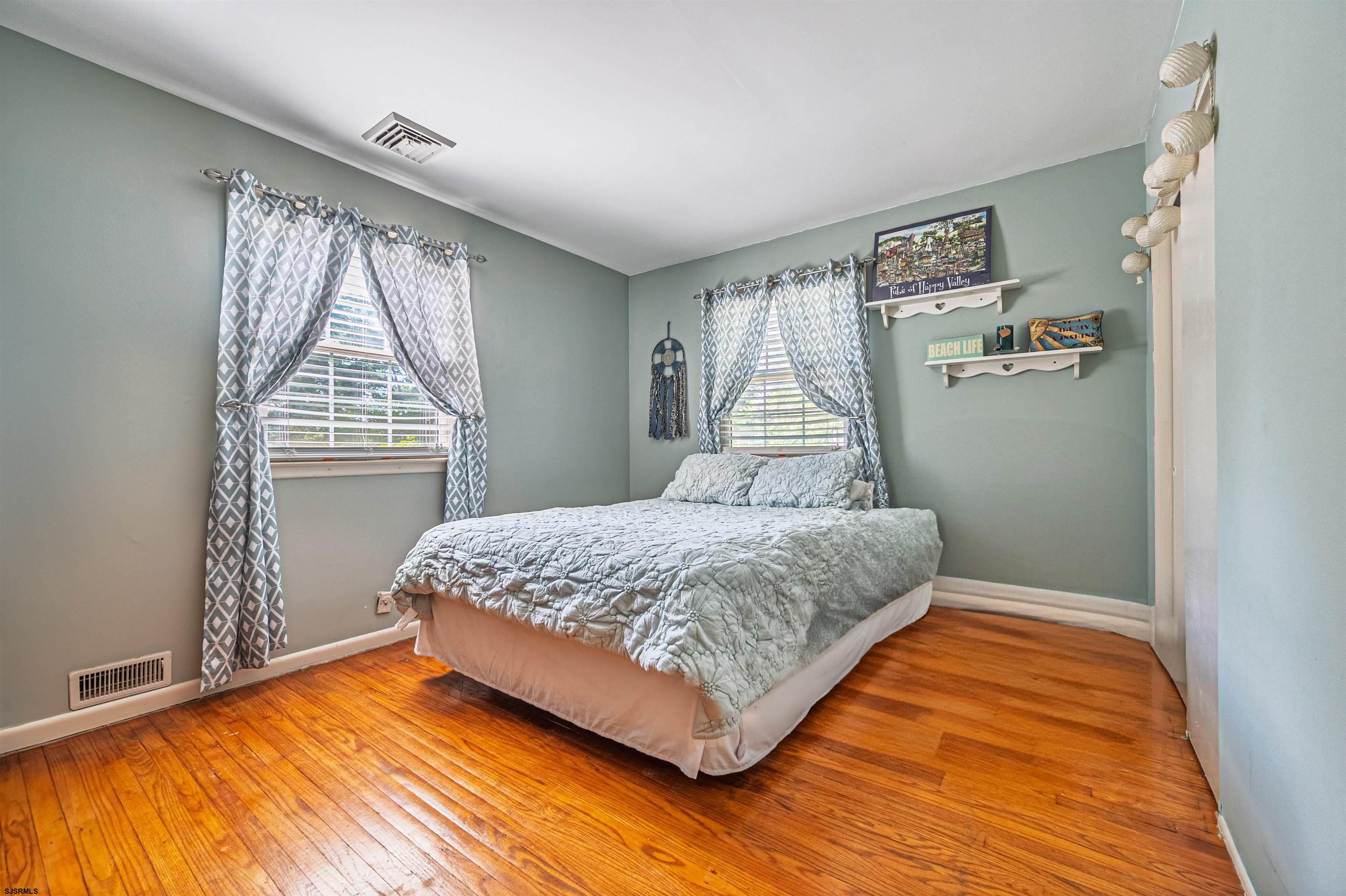 6 Holly Dr
