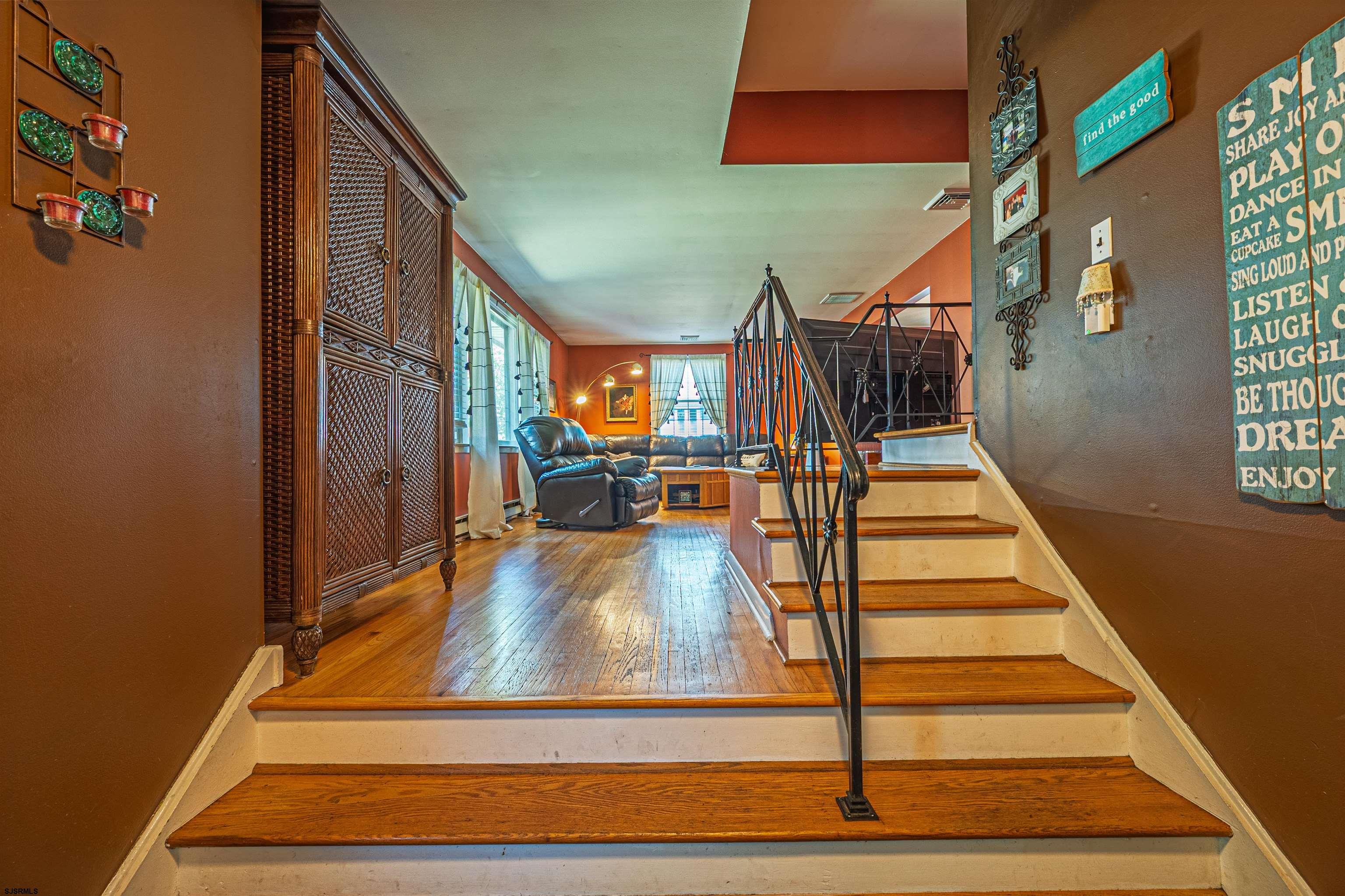 6 Holly Dr - Picture 2