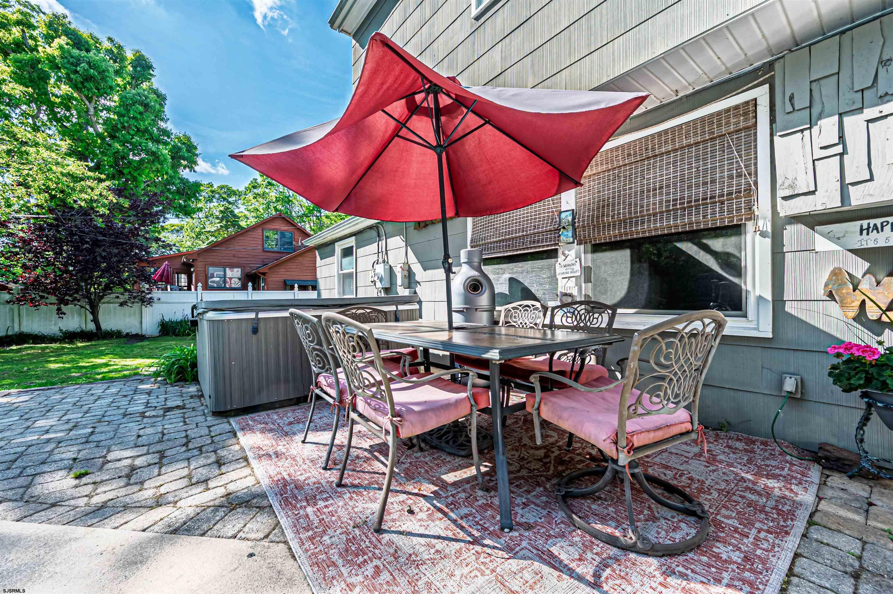 6 Holly Dr