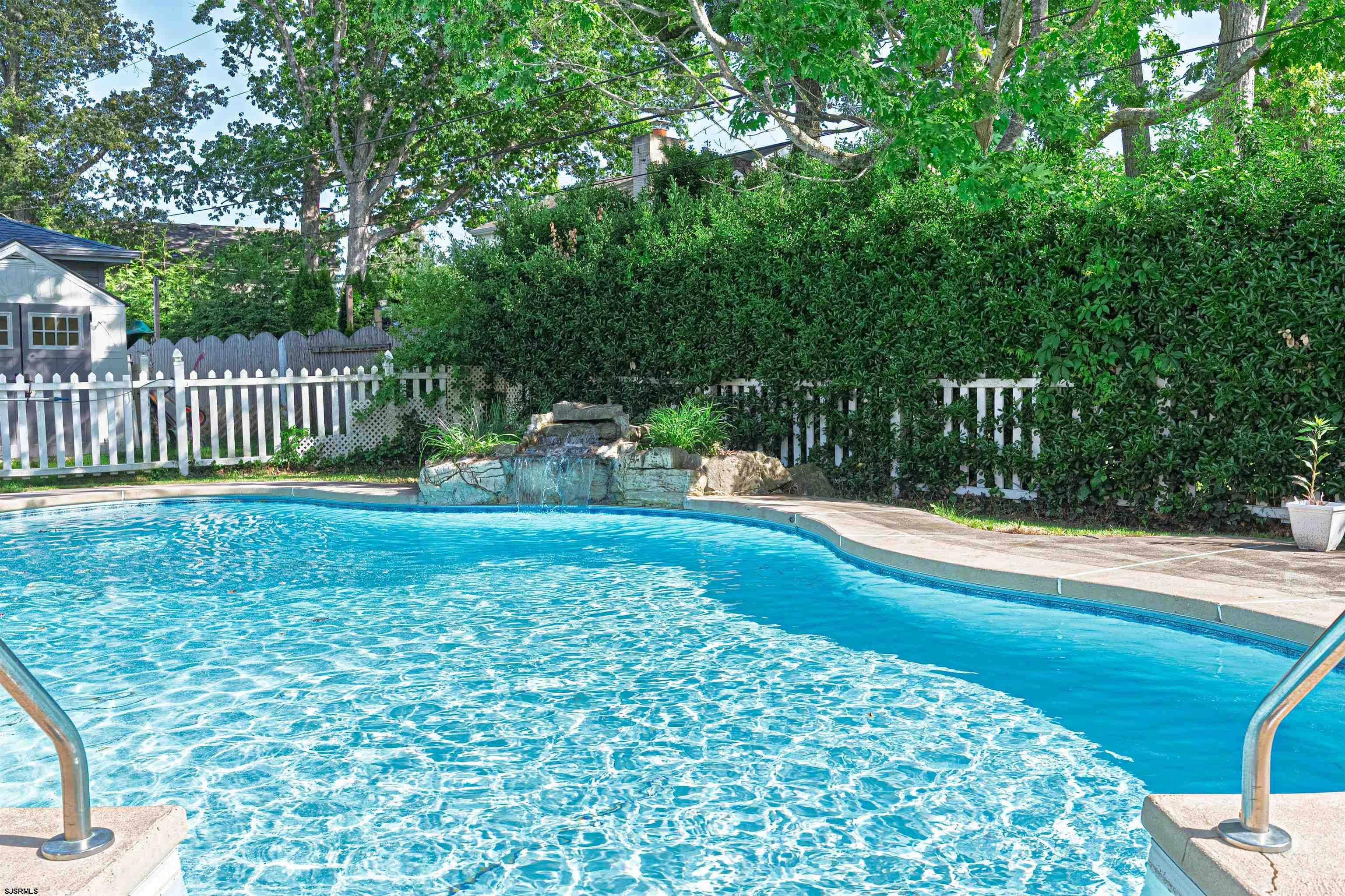6 Holly Dr