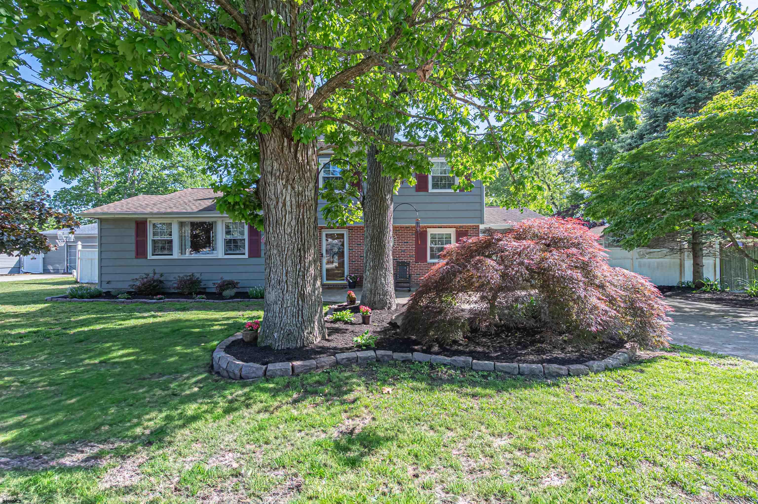 6 Holly Dr