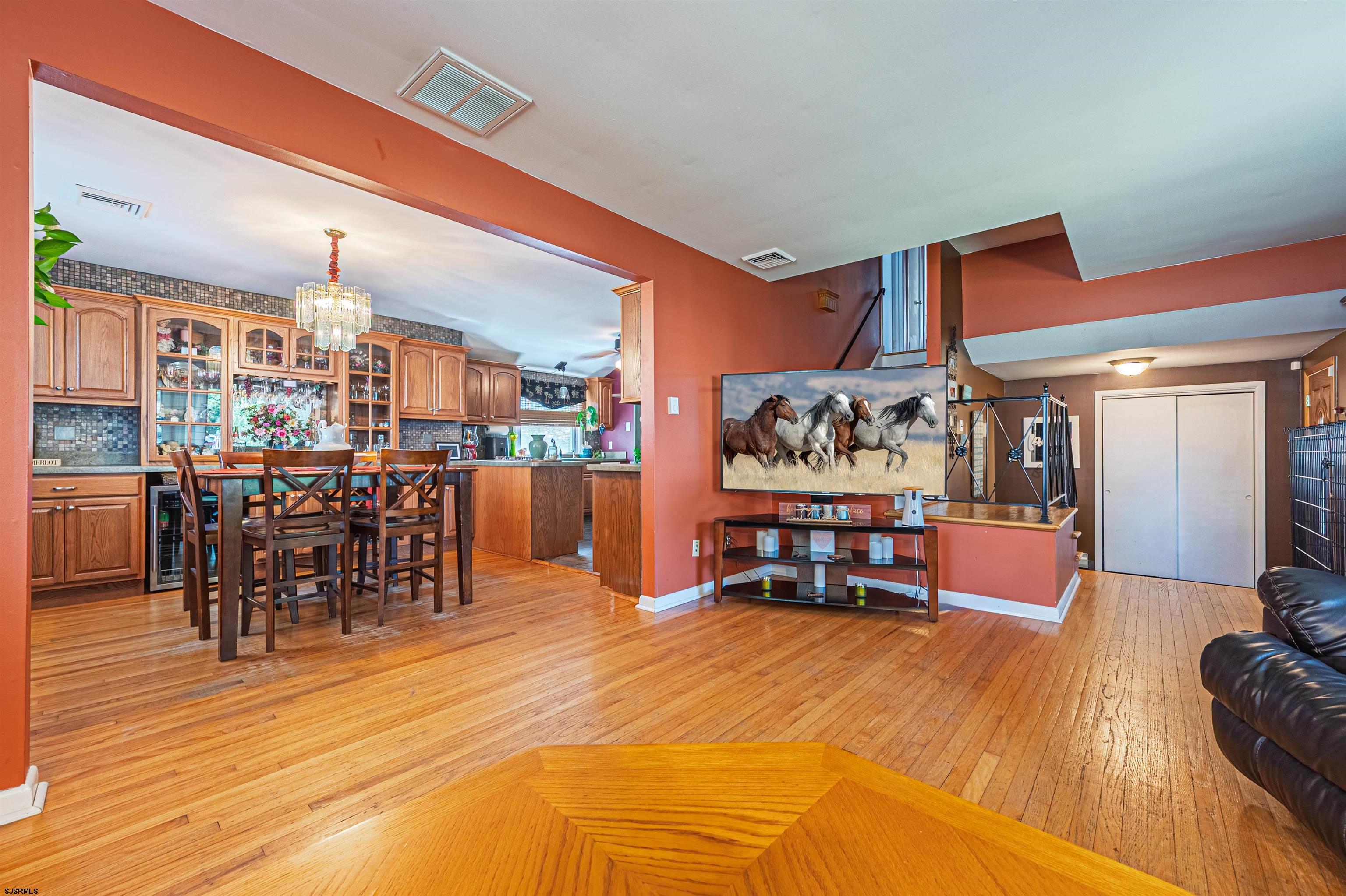 6 Holly Dr