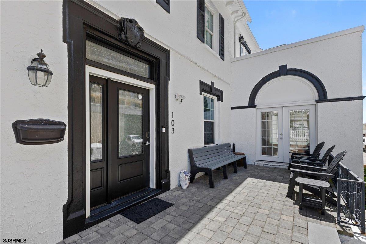 103 S Austin Avenue - Picture 2