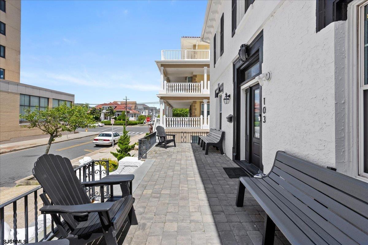 103 S Austin Avenue - Picture 3