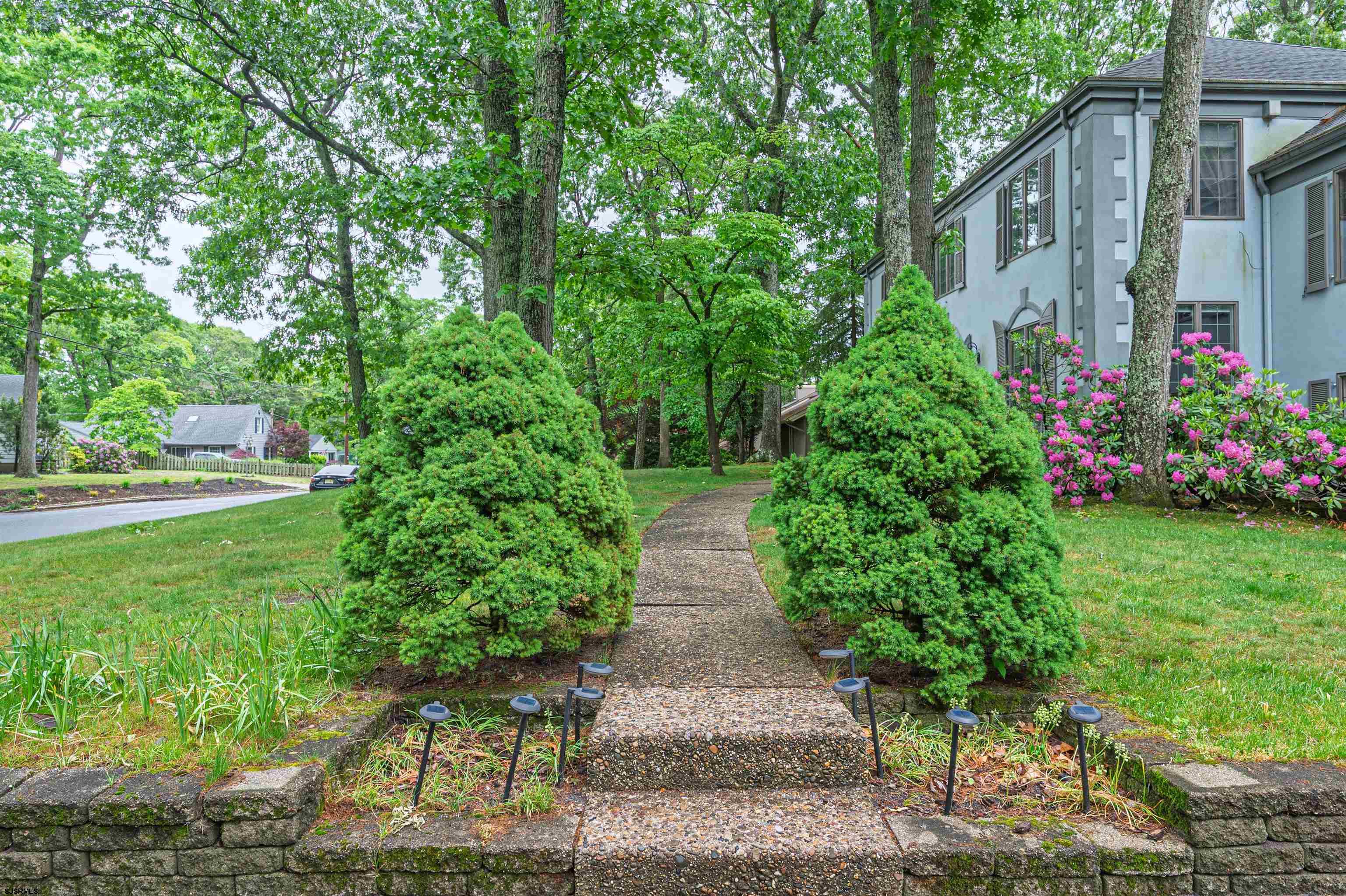 2219 Burroughs Avenue - Picture 3
