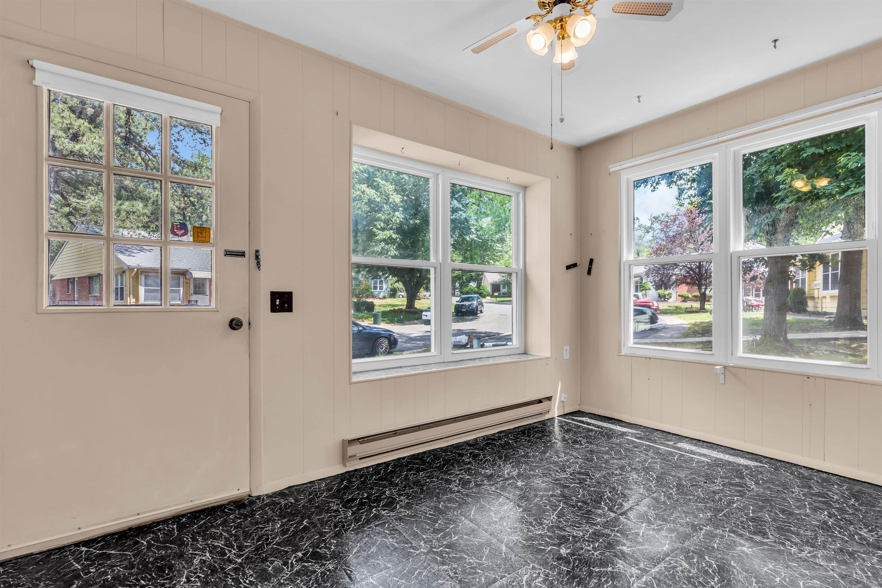 11 Lexington Dr - Picture 2