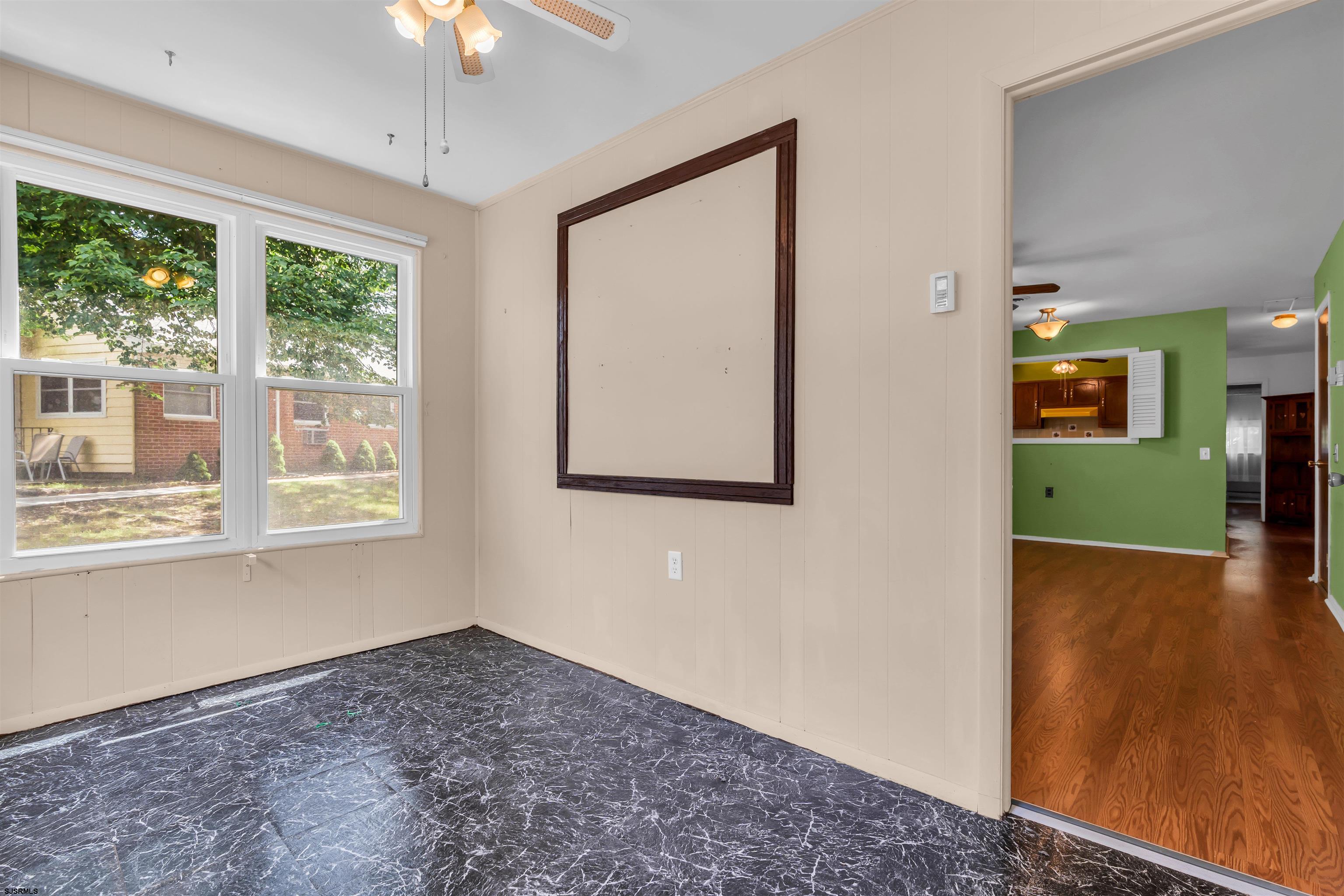 11 Lexington Dr - Picture 3