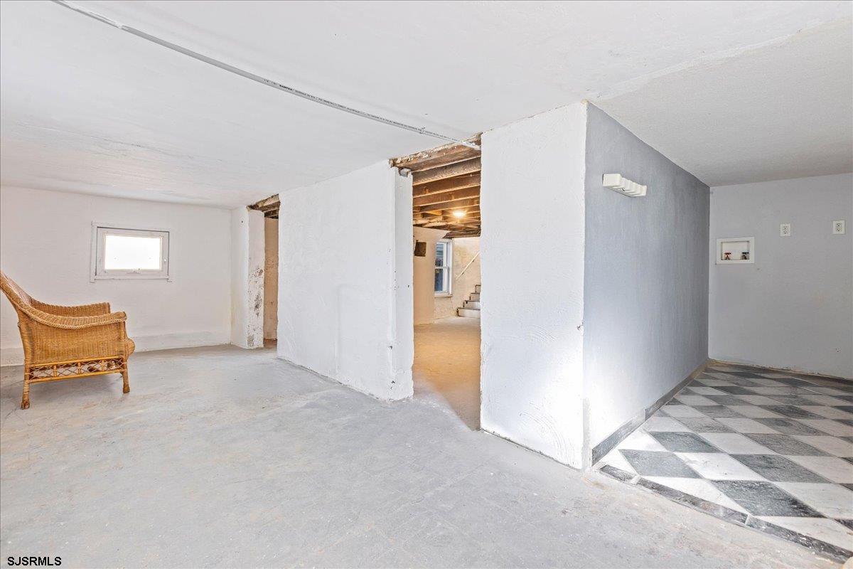 7 N Surrey Avenue