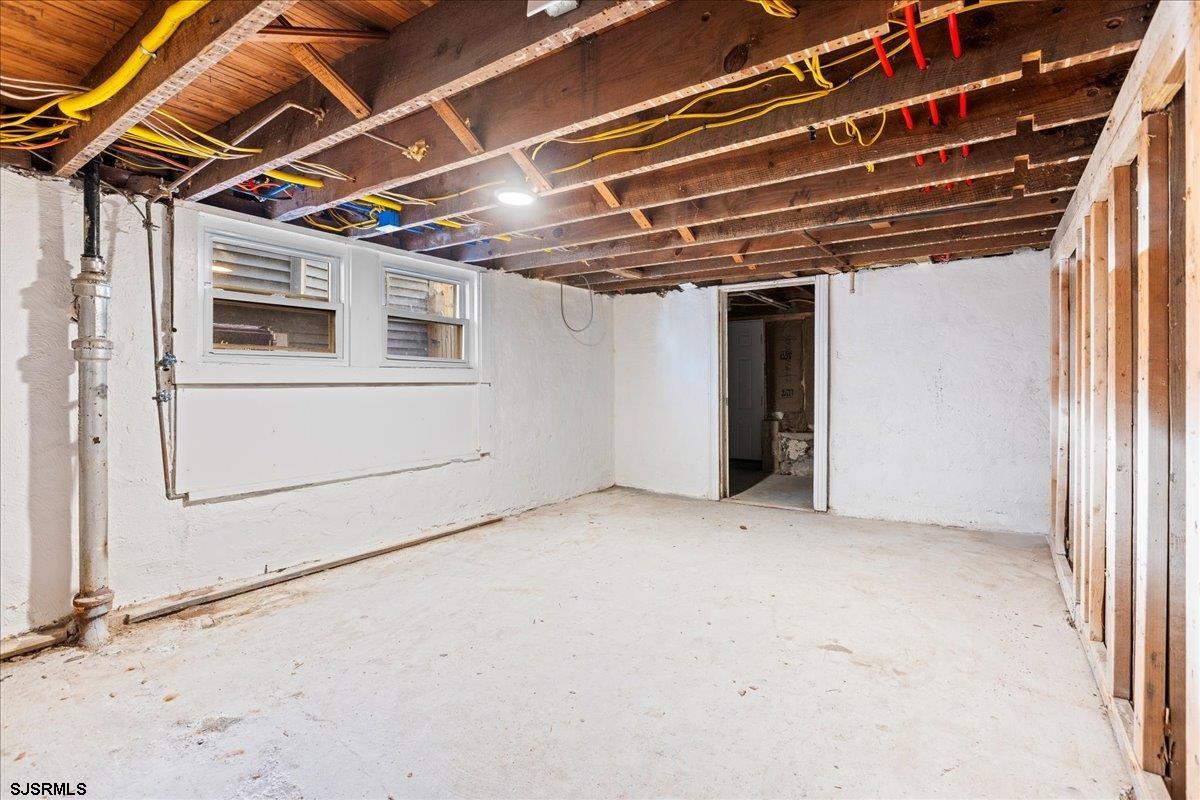 7 N Surrey Avenue