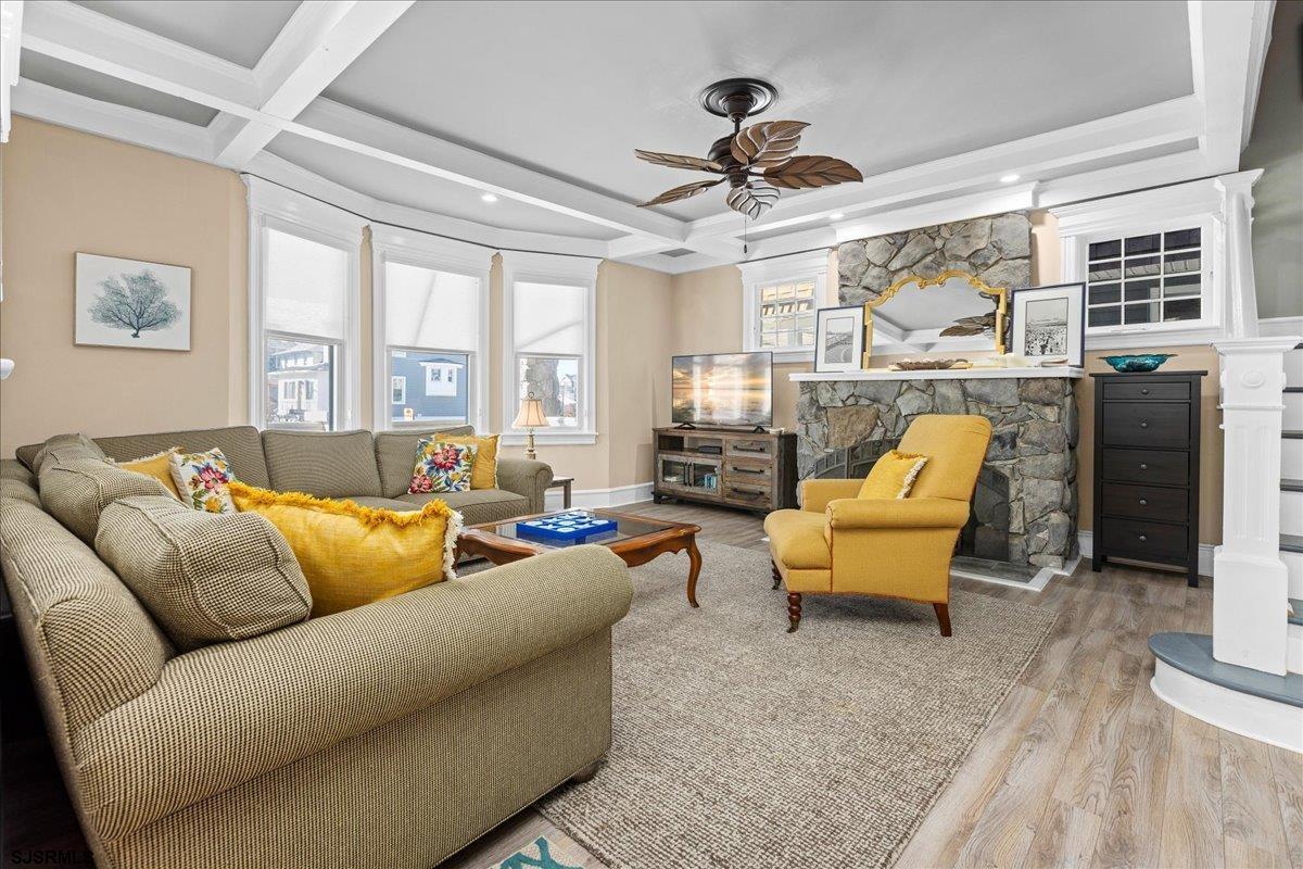 7 N Surrey Avenue