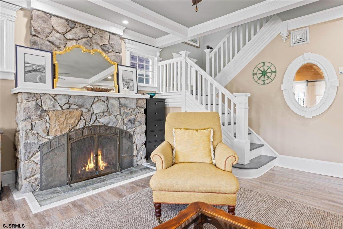 7 N Surrey Avenue