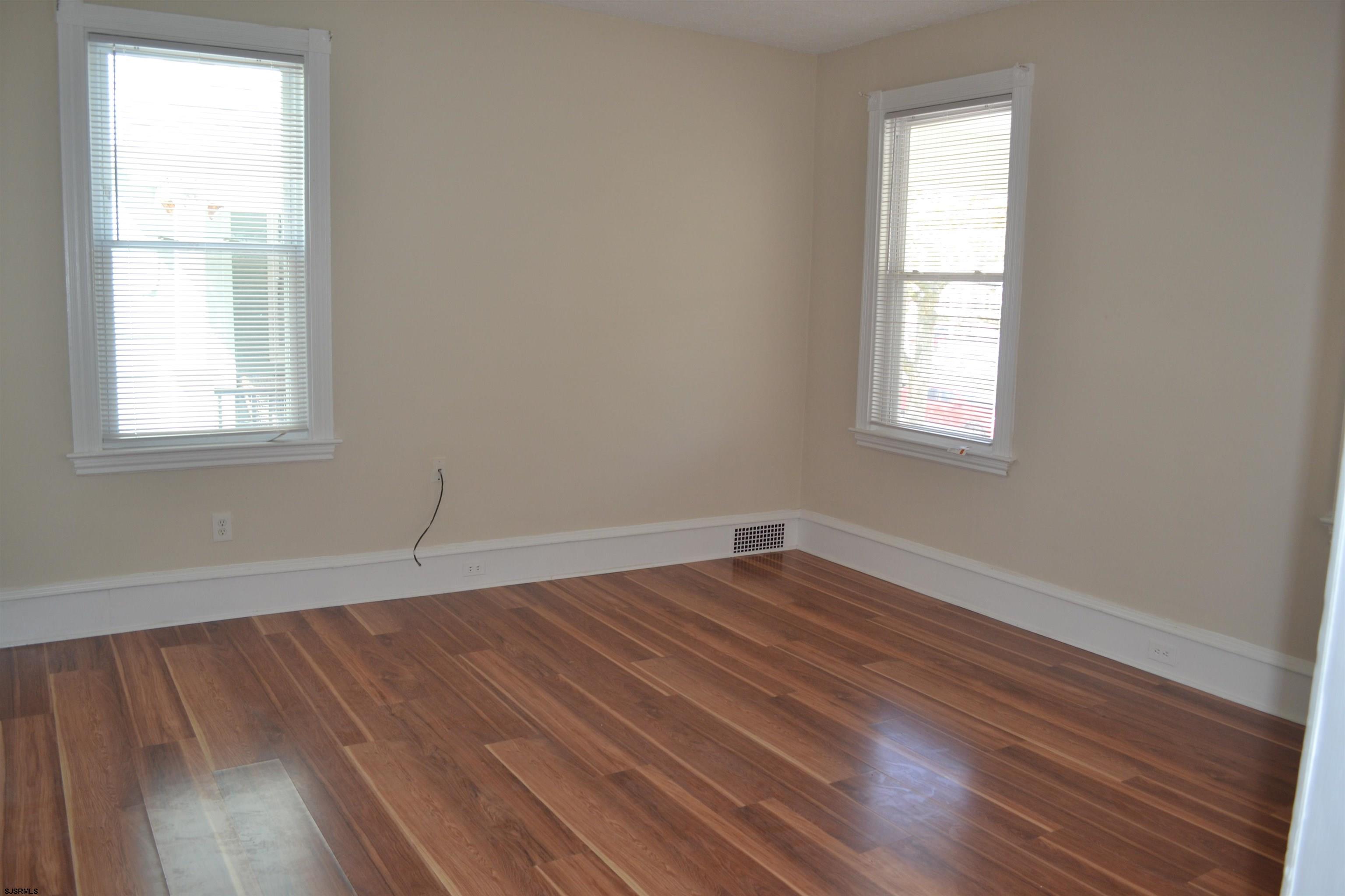 8 S Nashville Avenue - Picture 2