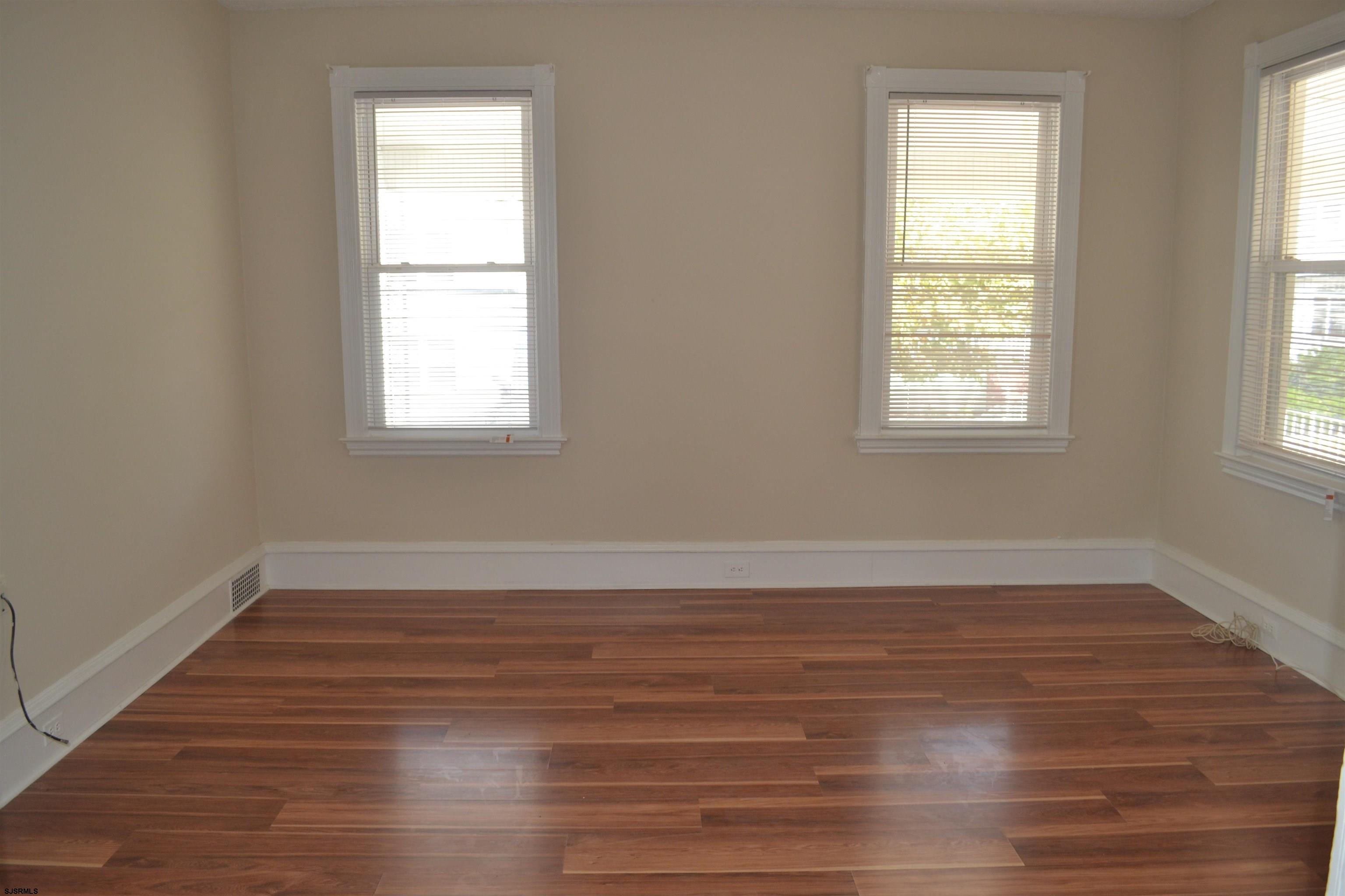 8 S Nashville Avenue - Picture 3