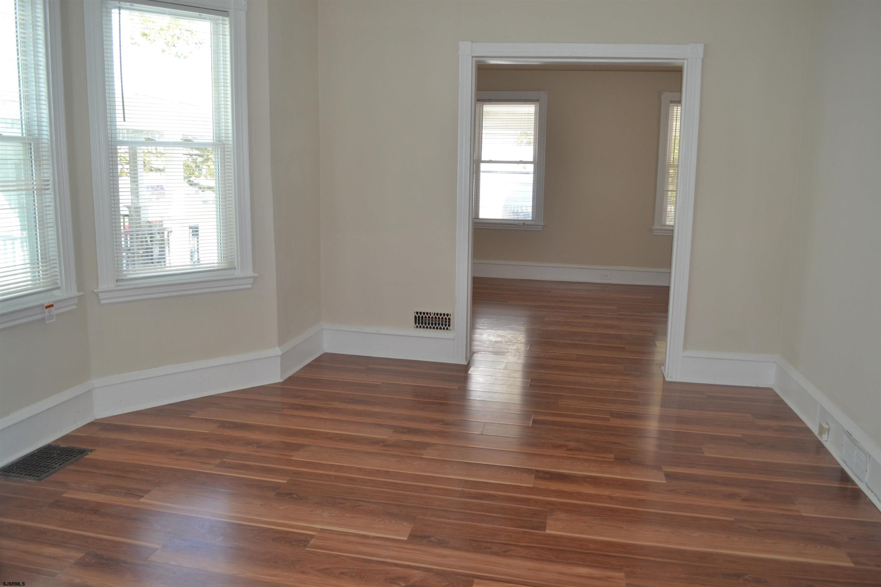 8 S Nashville Avenue - Picture 4