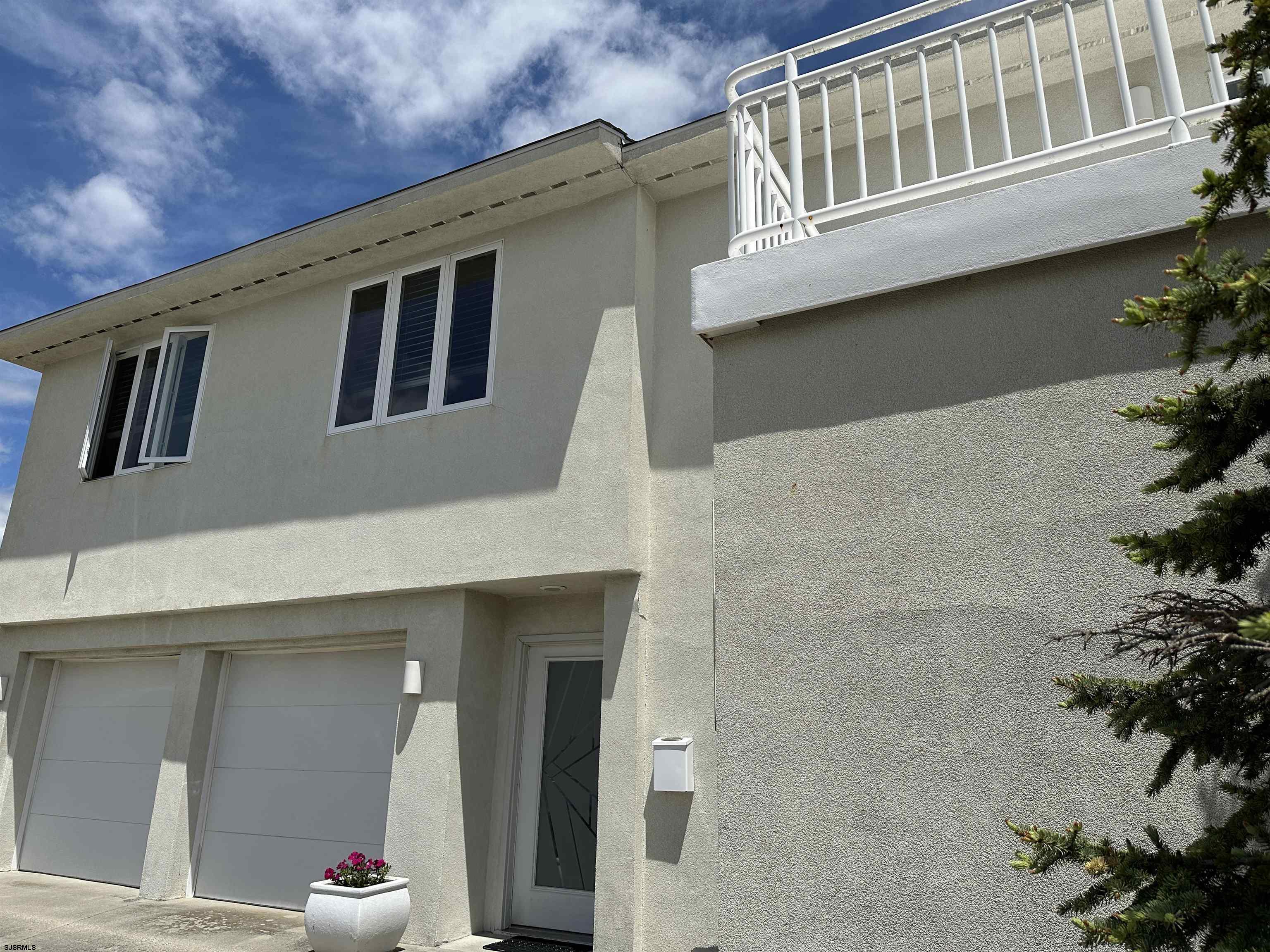5205 Ocean Dr S - Picture 1