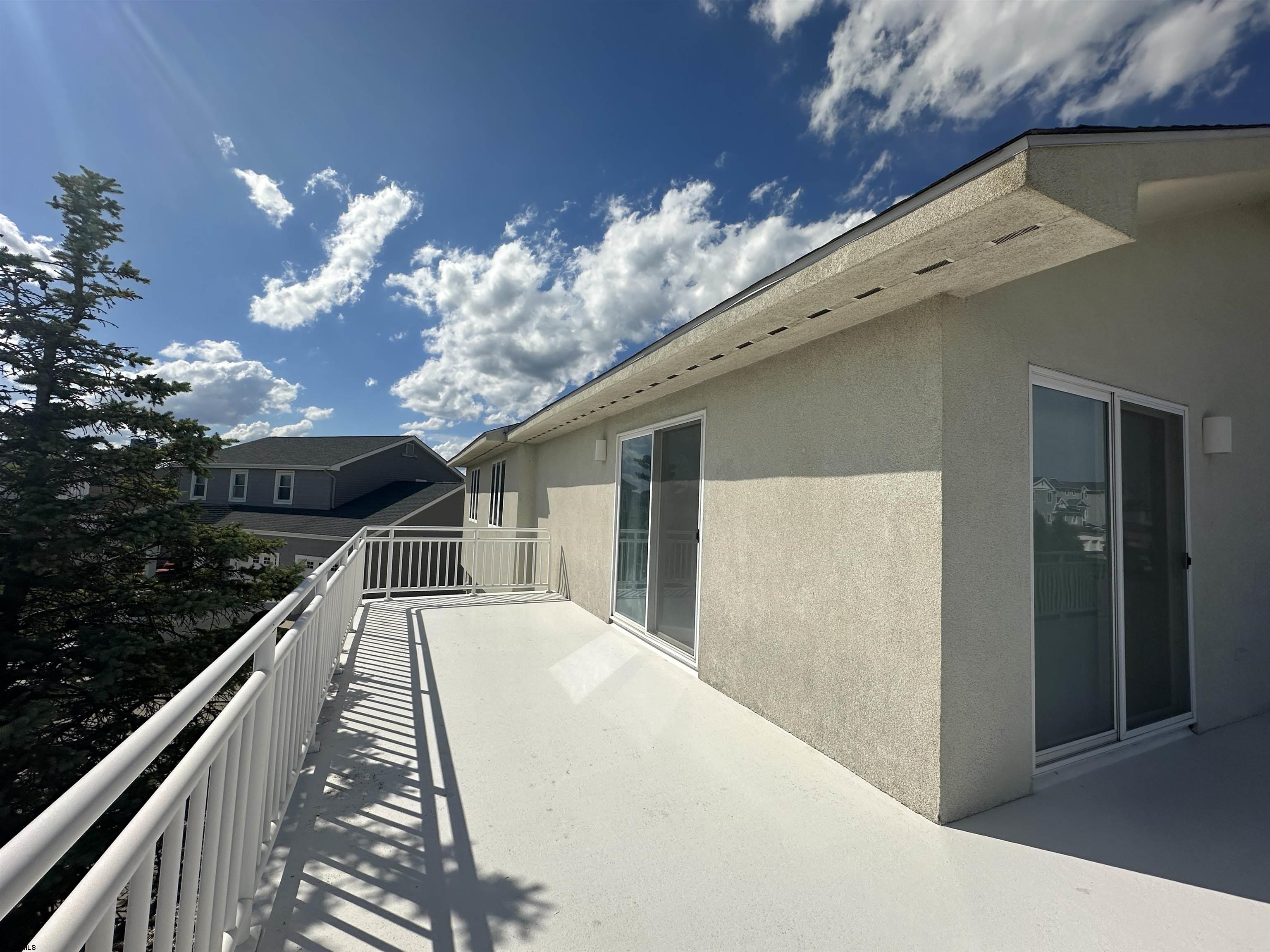5205 Ocean Dr S - Picture 2
