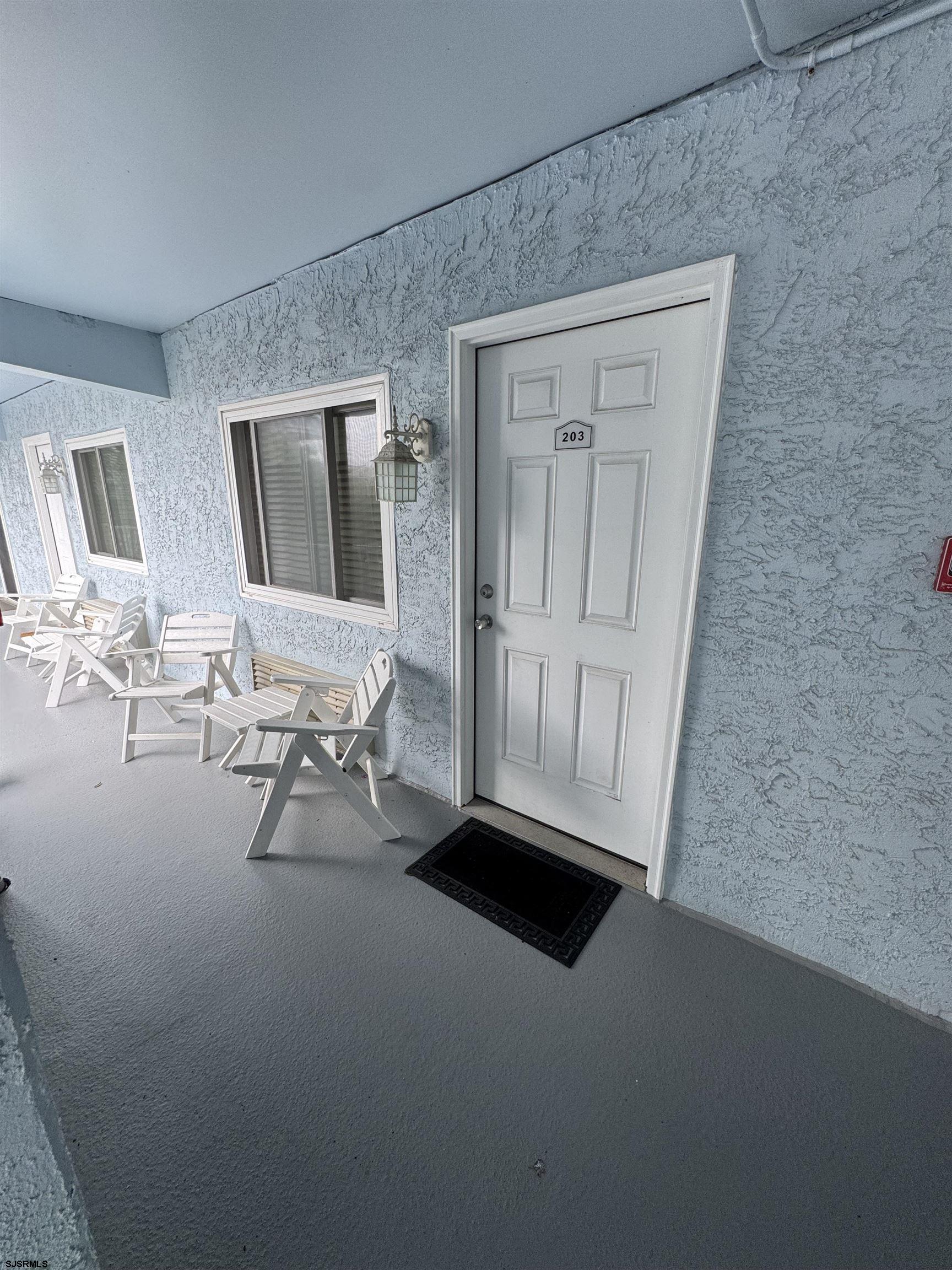 1110 Wesley Avenue - Picture 3