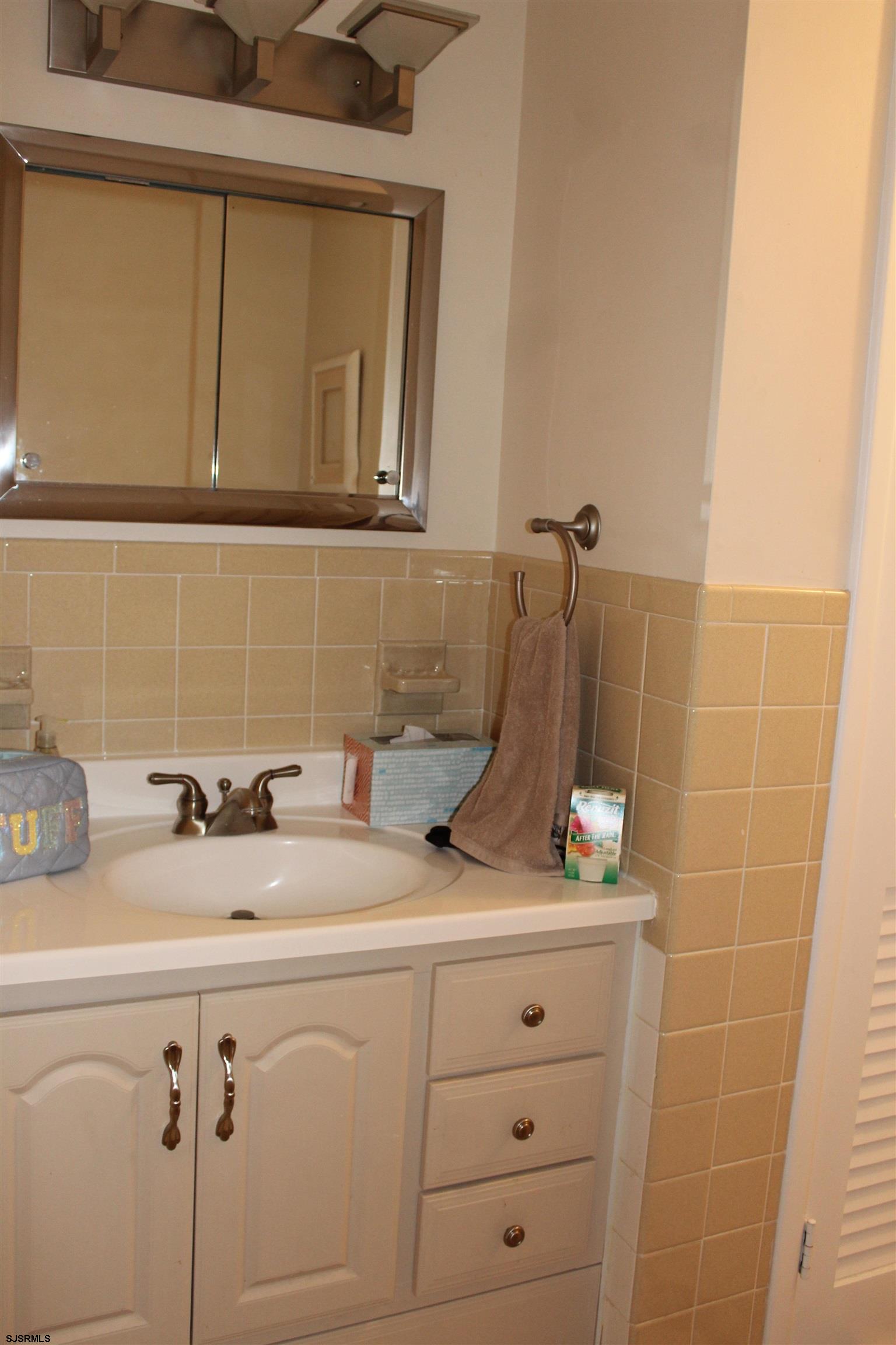 614 N Delavan Avenue