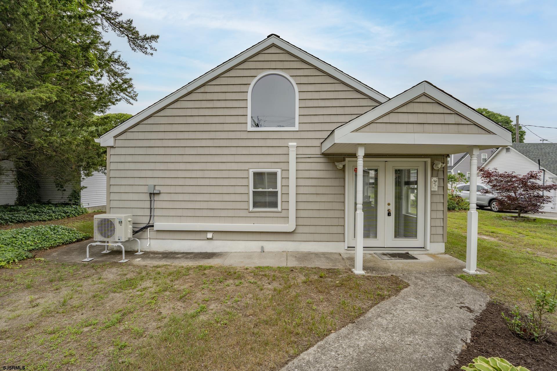611 1st Street - Picture 1