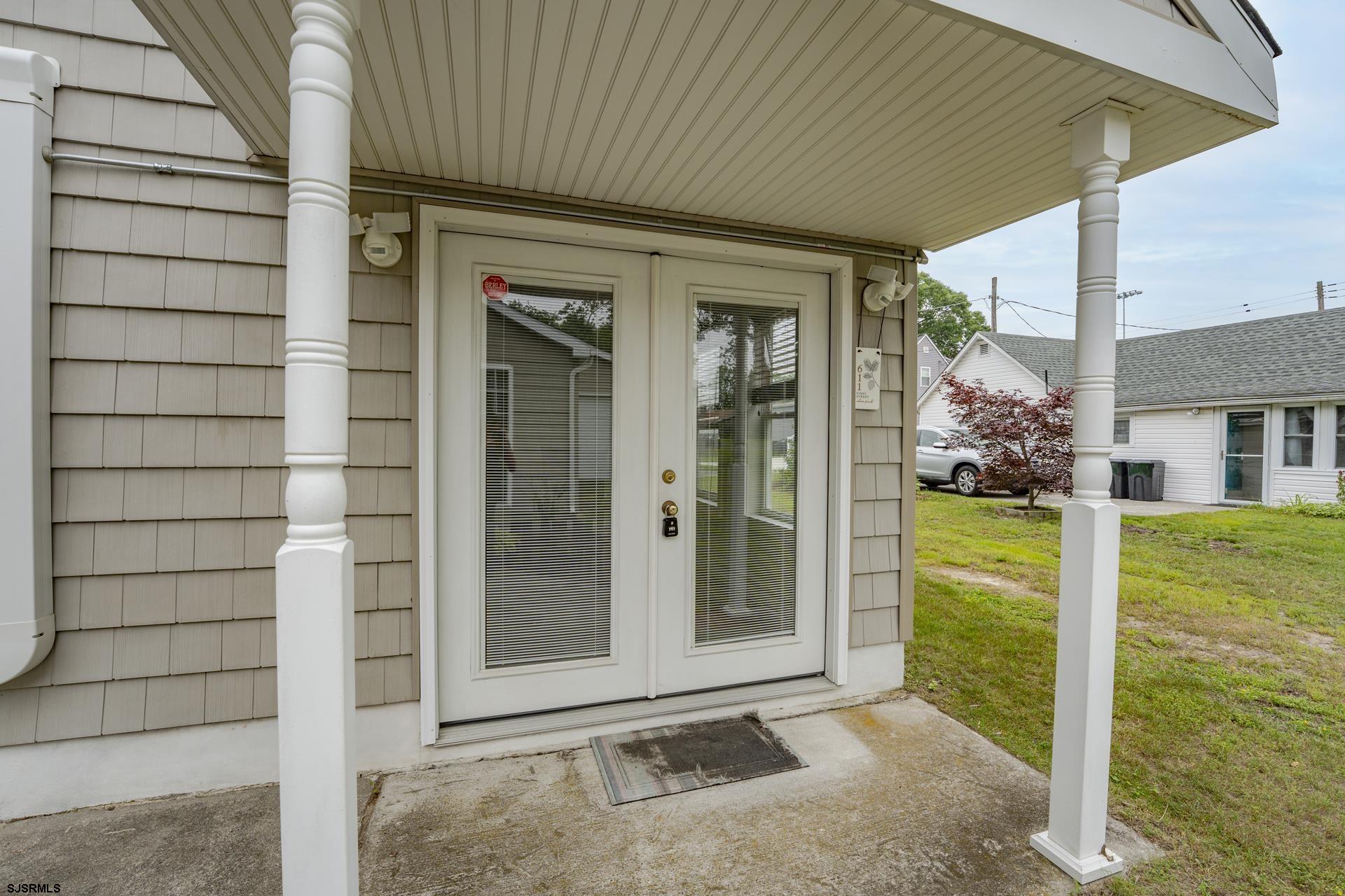 611 1st Street - Picture 2