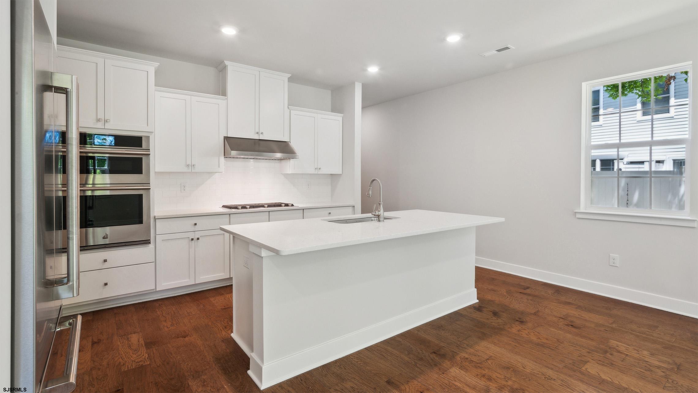 845 Broadway - Picture 4