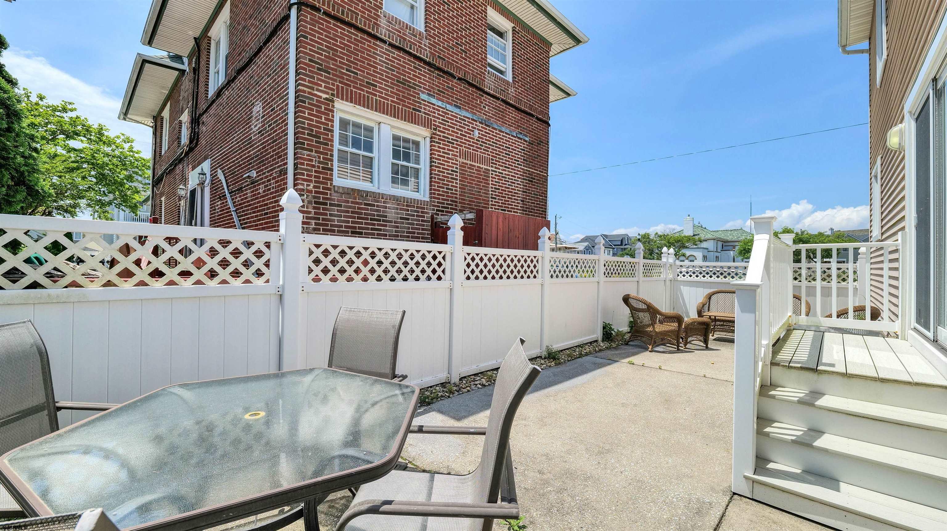 2 S Barclay Avenue
