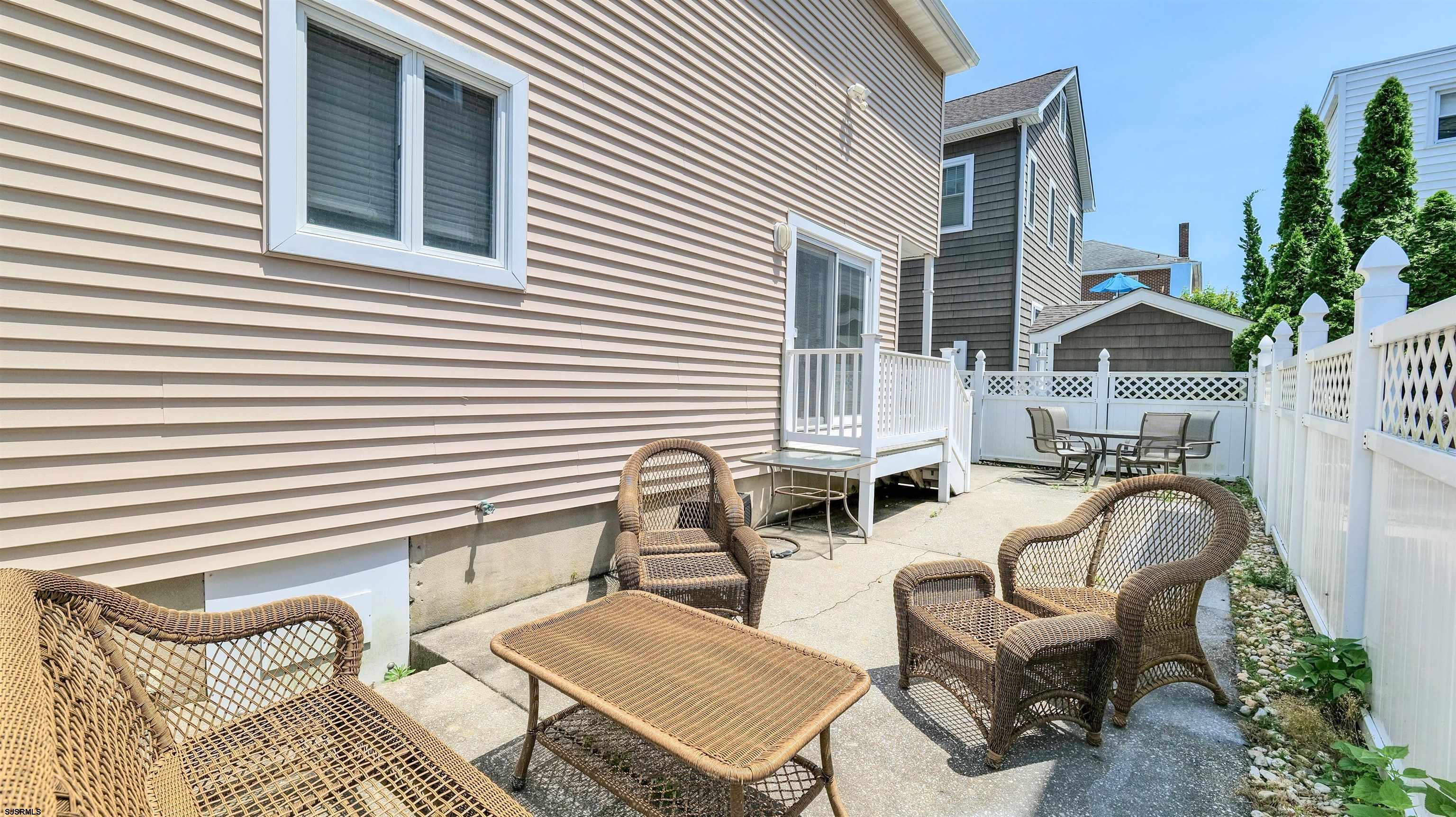 2 S Barclay Avenue