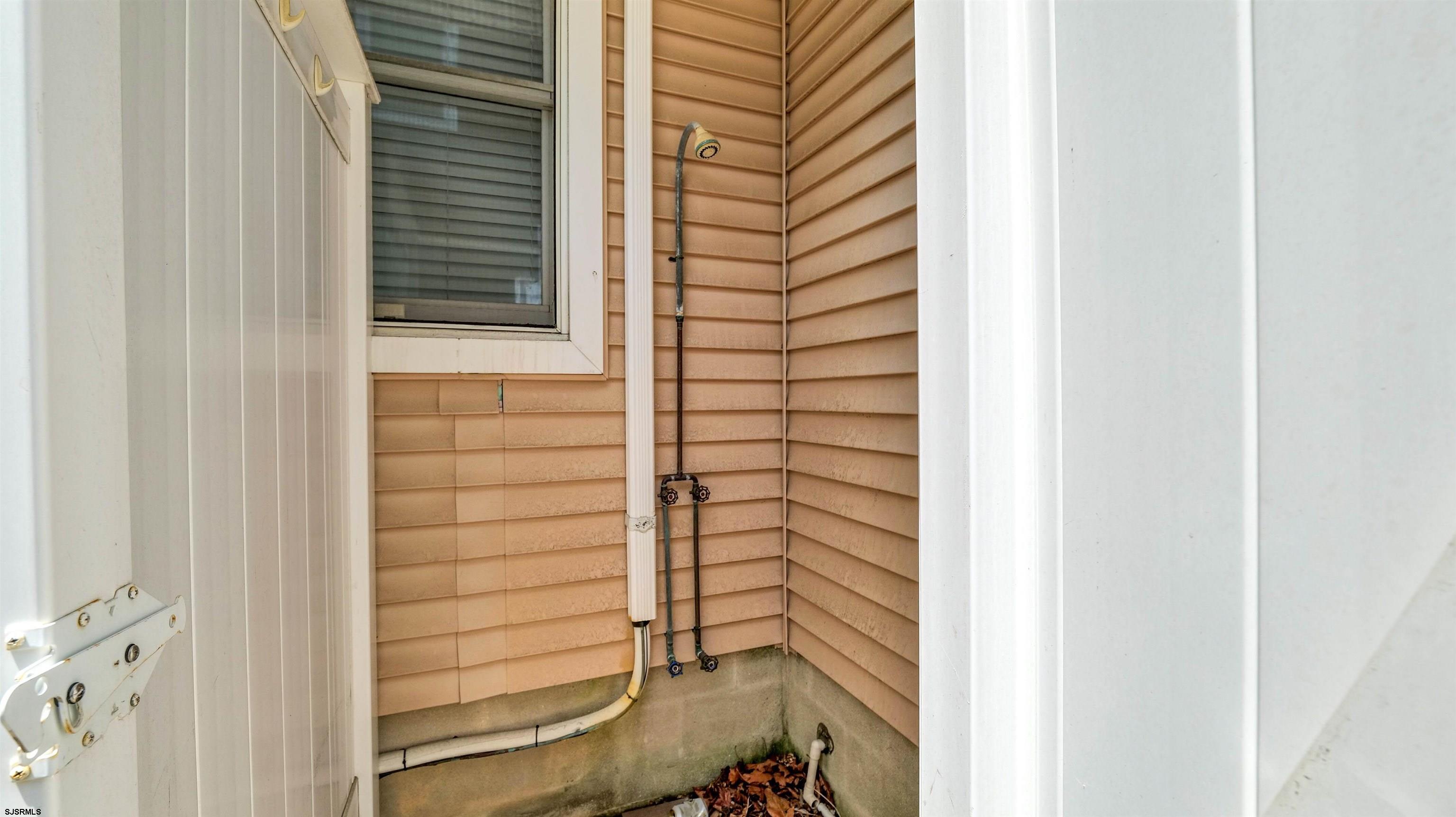 2 S Barclay Avenue