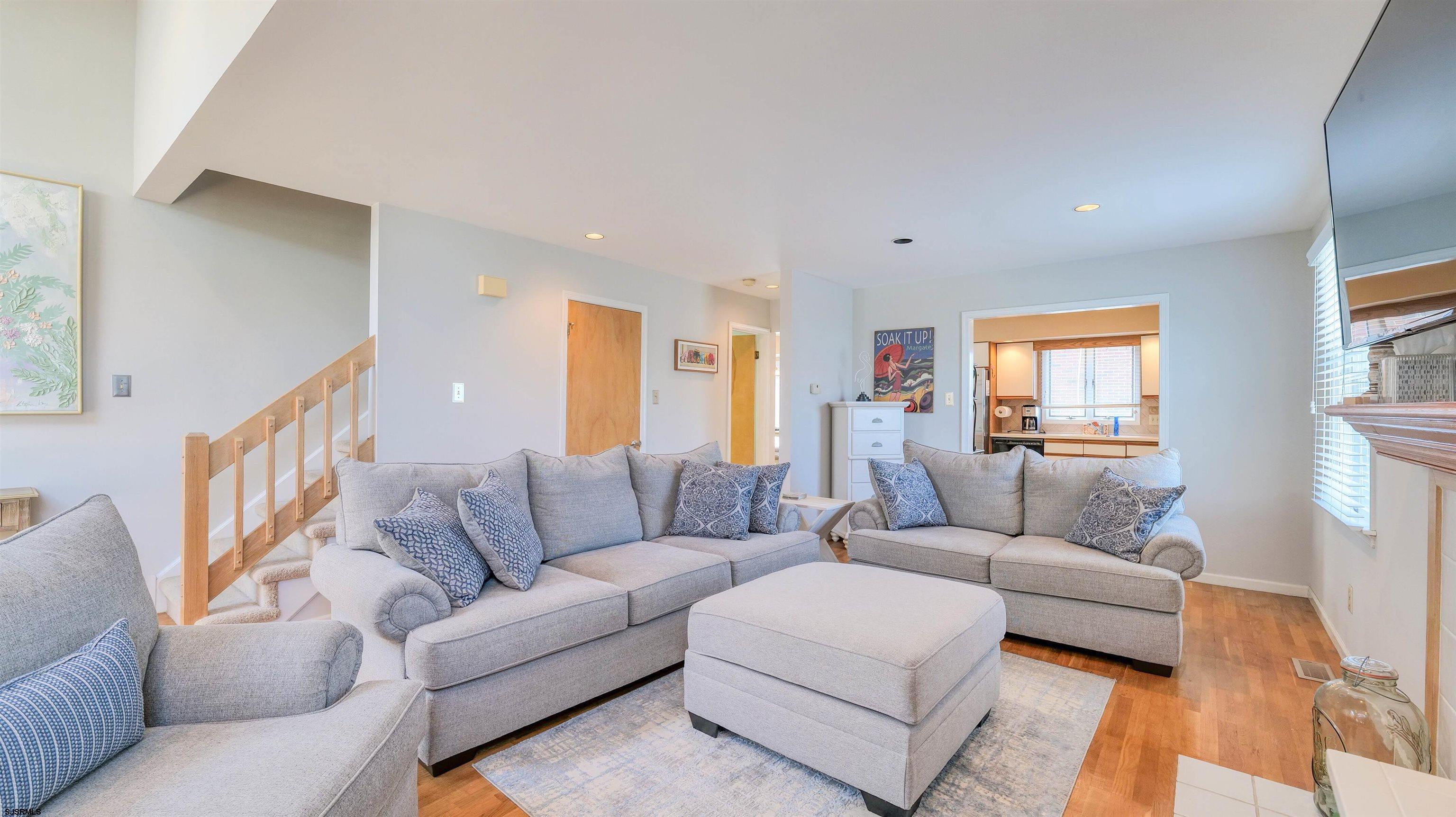 2 S Barclay Avenue
