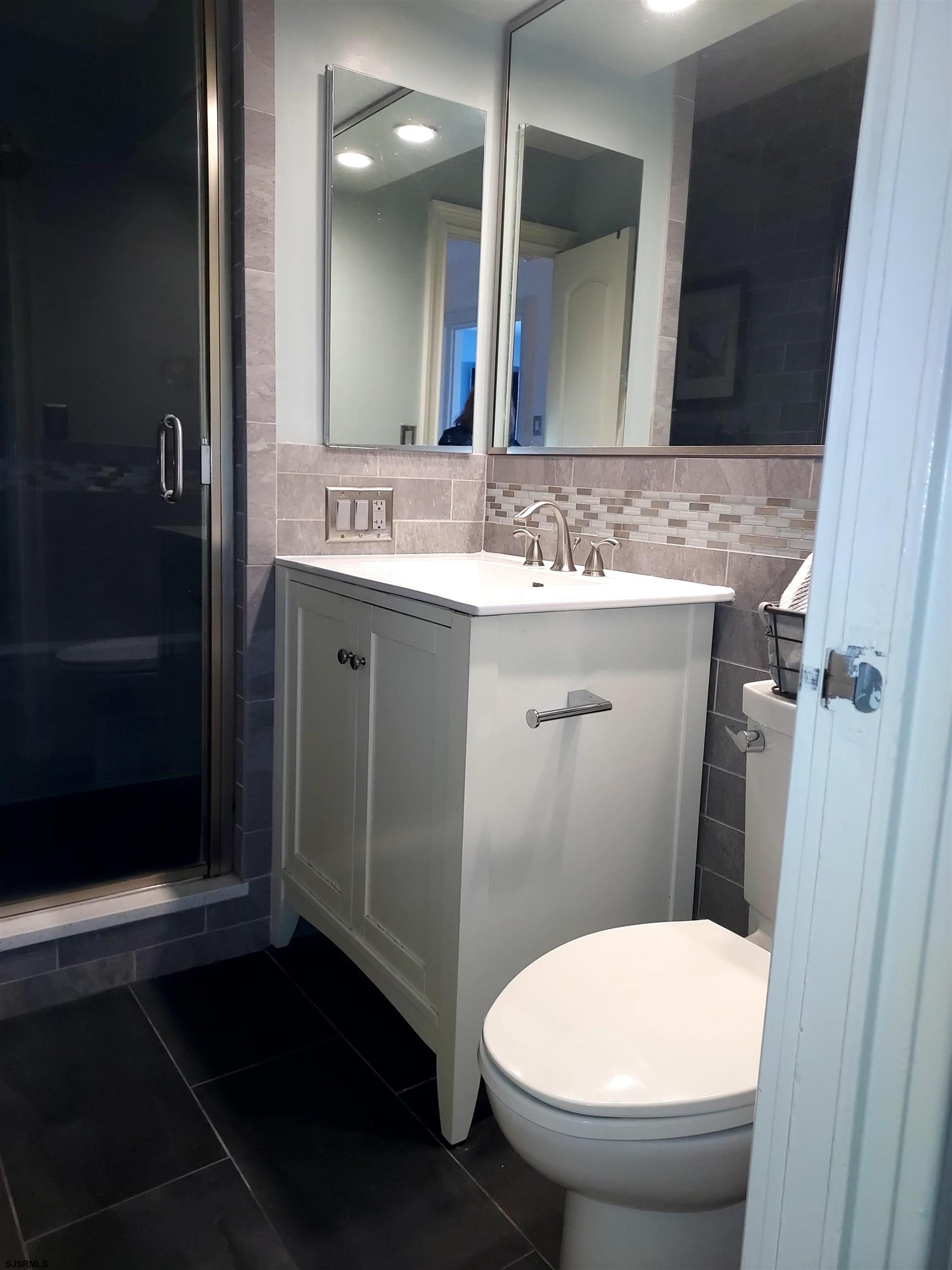 6101 Monmouth Avenue