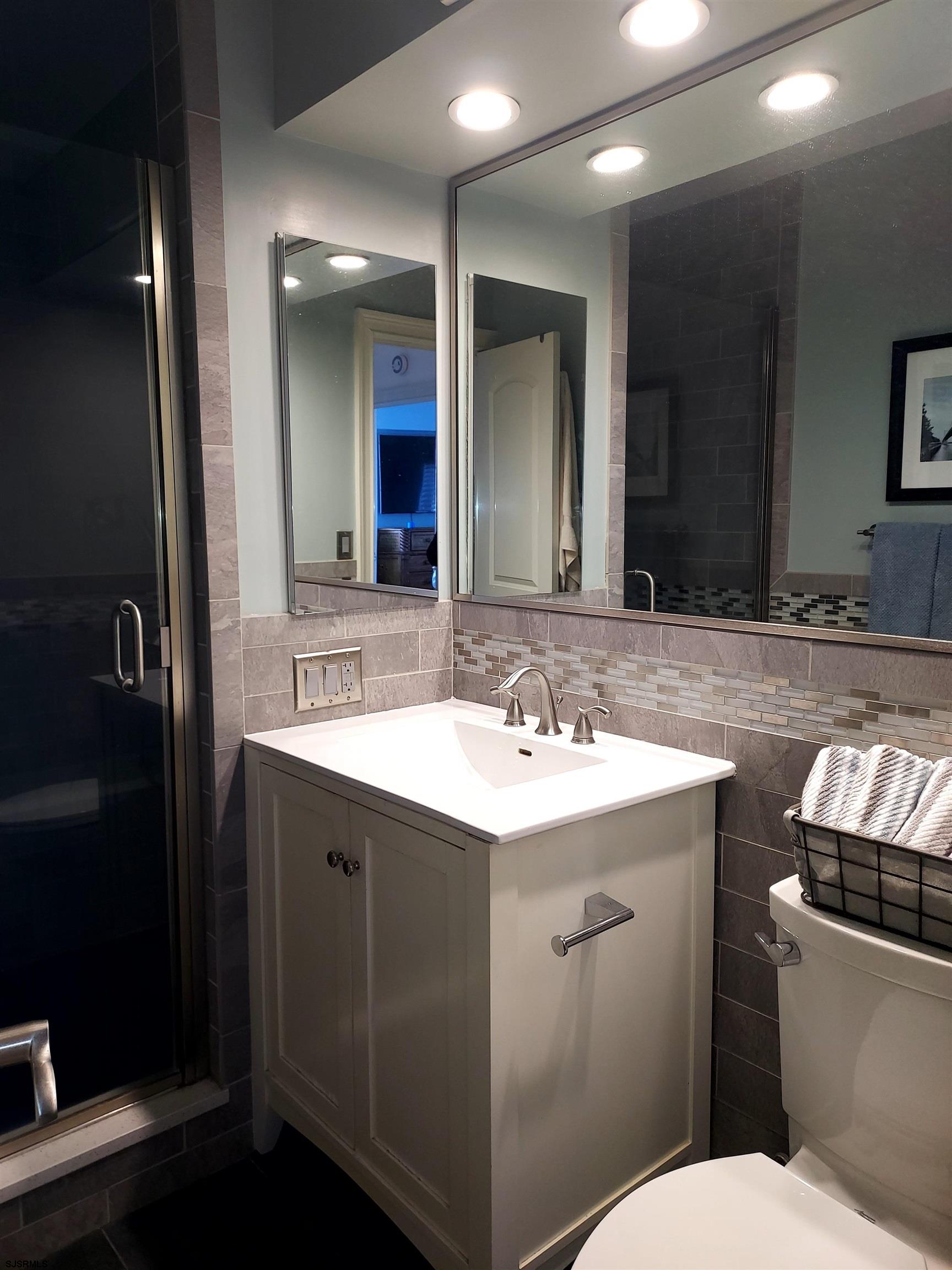 6101 Monmouth Avenue