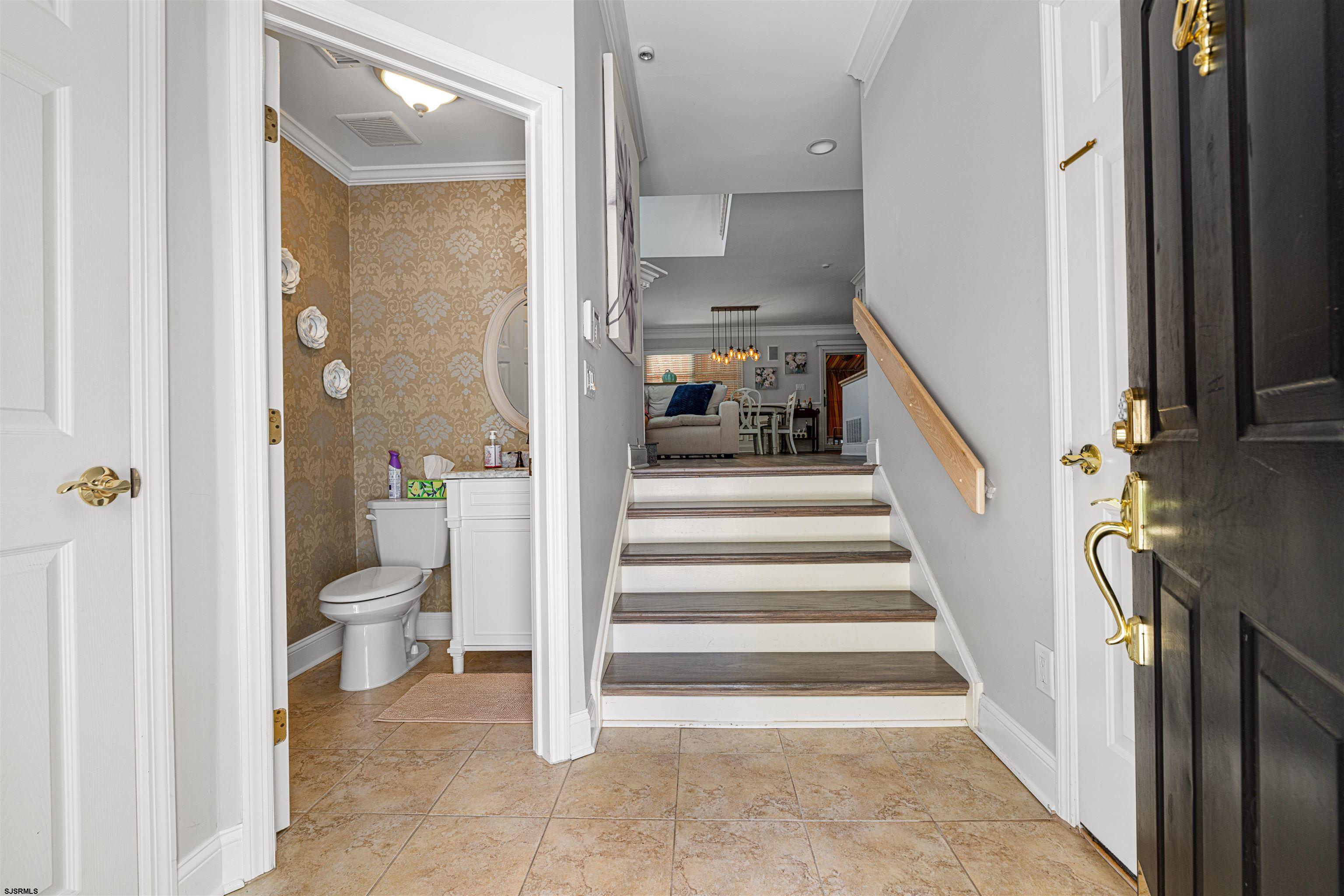 105 Garden Court - Picture 1