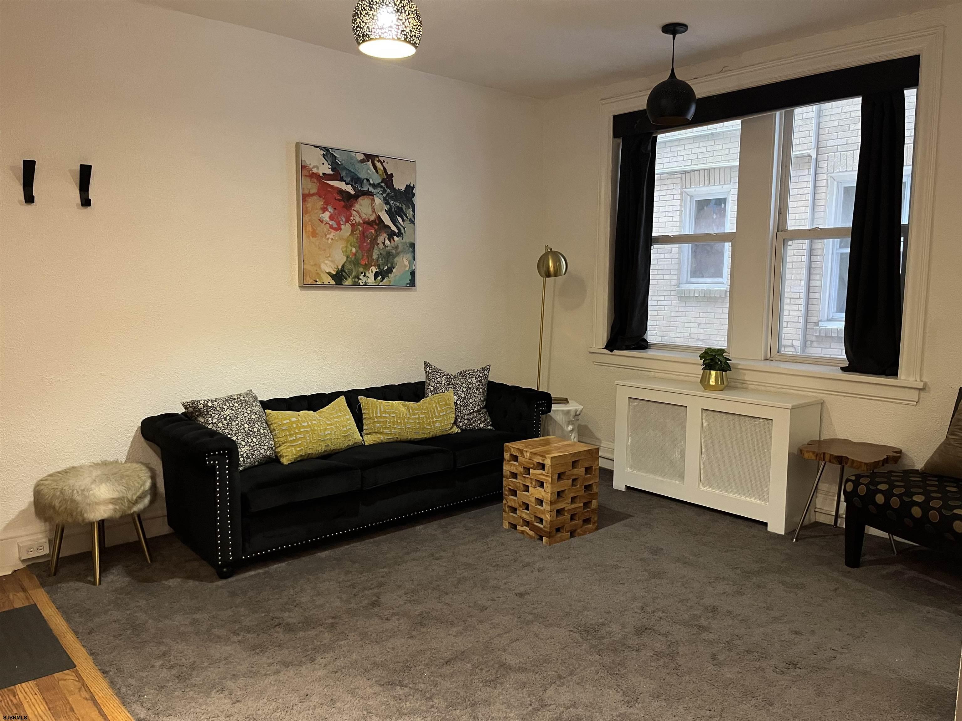 33 S Iowa Avenue - Picture 2