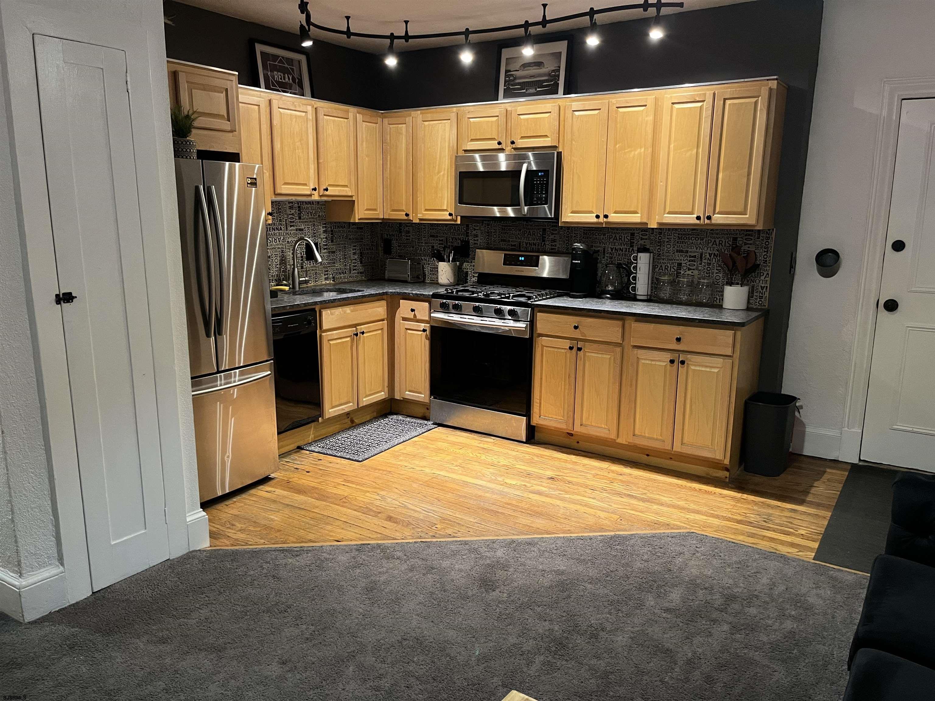 33 S Iowa Avenue - Picture 3